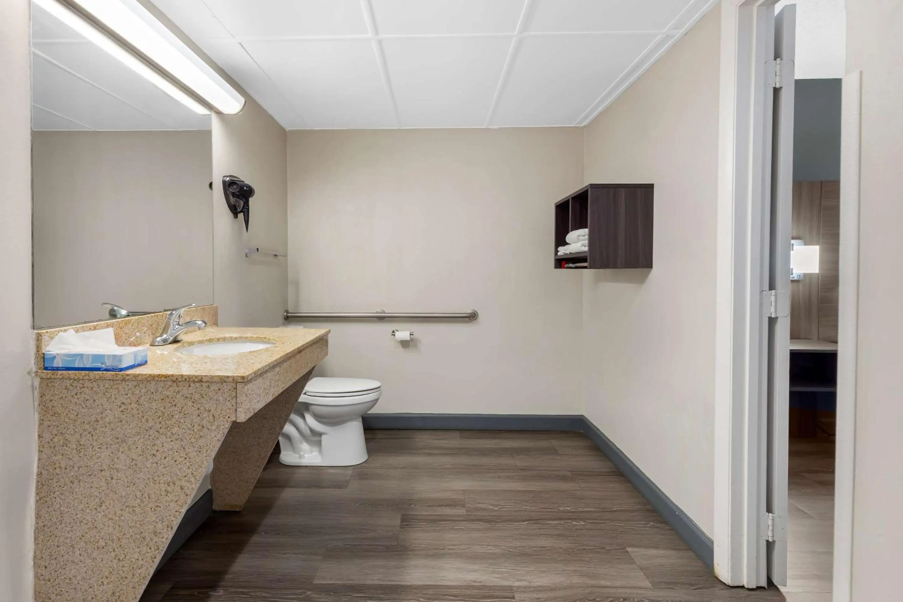 Bedroom in Econo Lodge Creedmoor - Butner