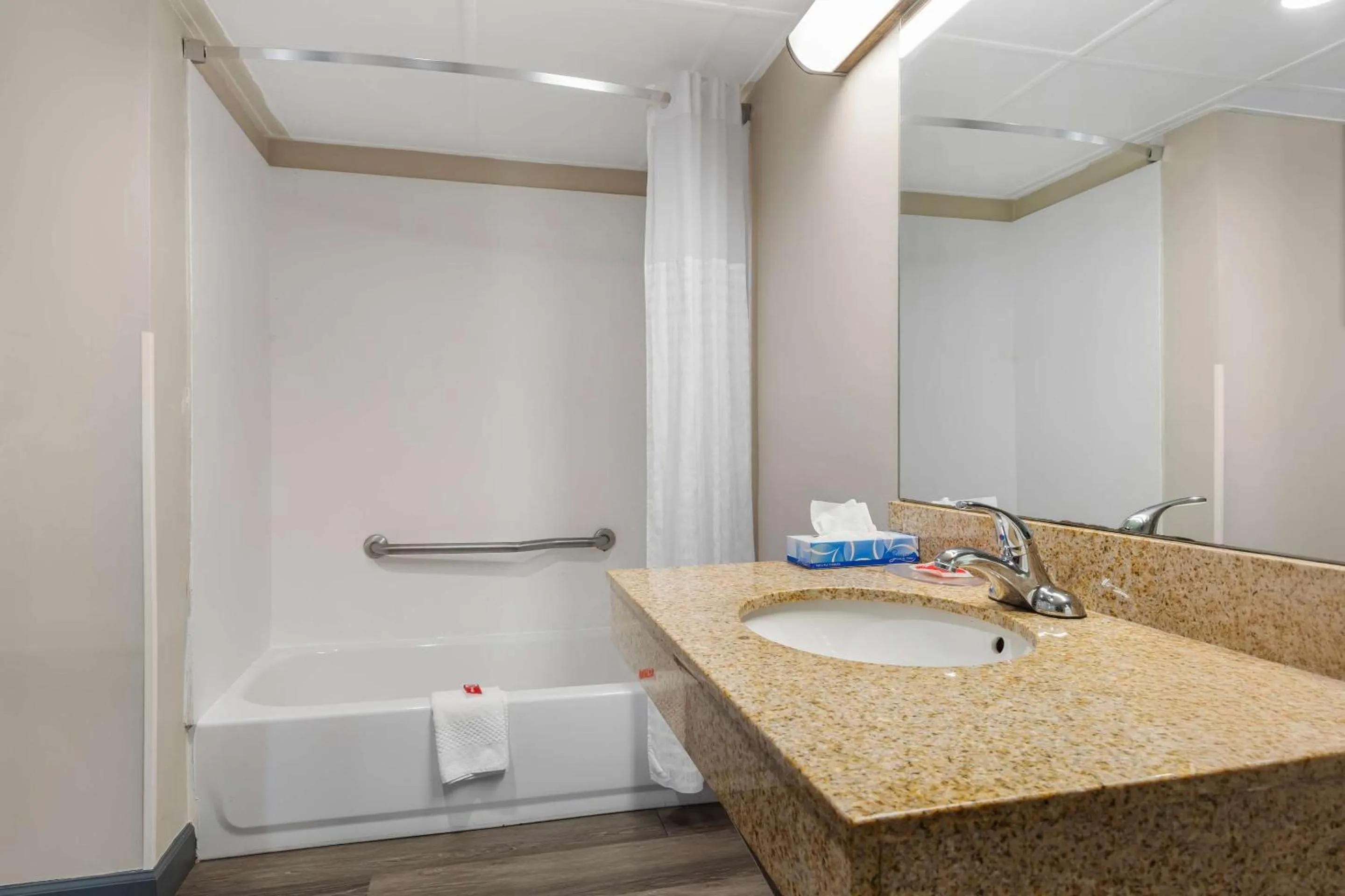 Bedroom in Econo Lodge Creedmoor - Butner