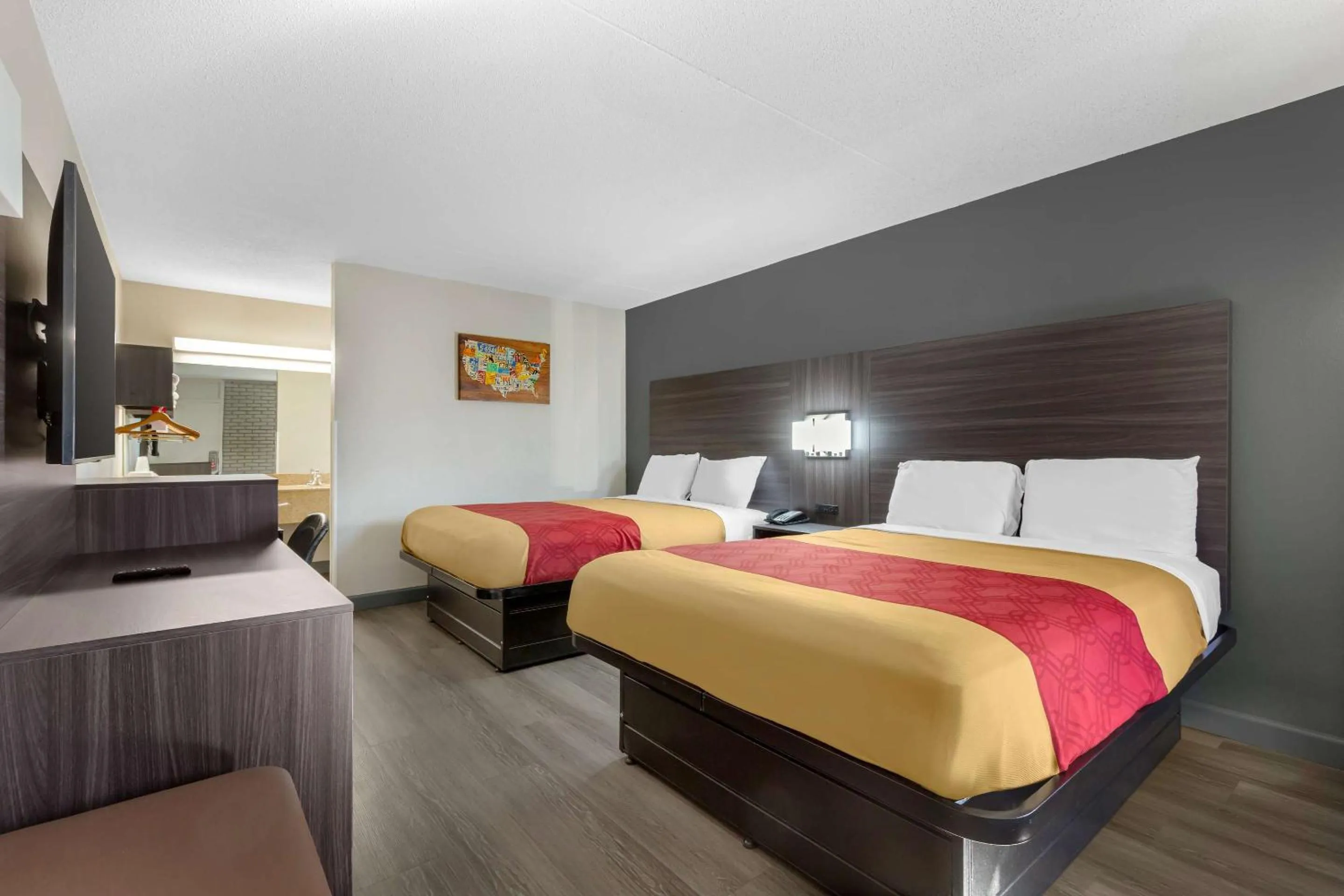 Bedroom, Bed in Econo Lodge Creedmoor - Butner