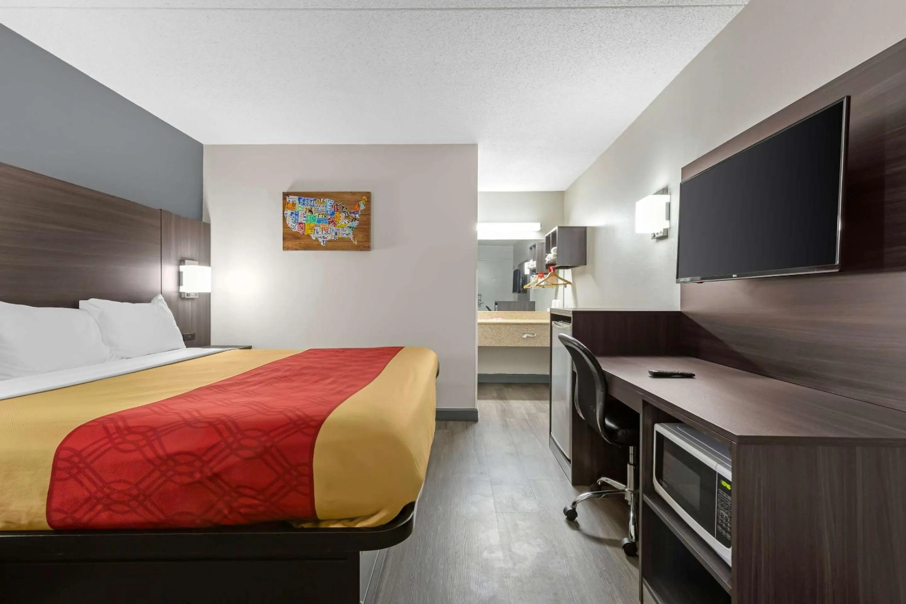 Bedroom, Bed in Econo Lodge Creedmoor - Butner