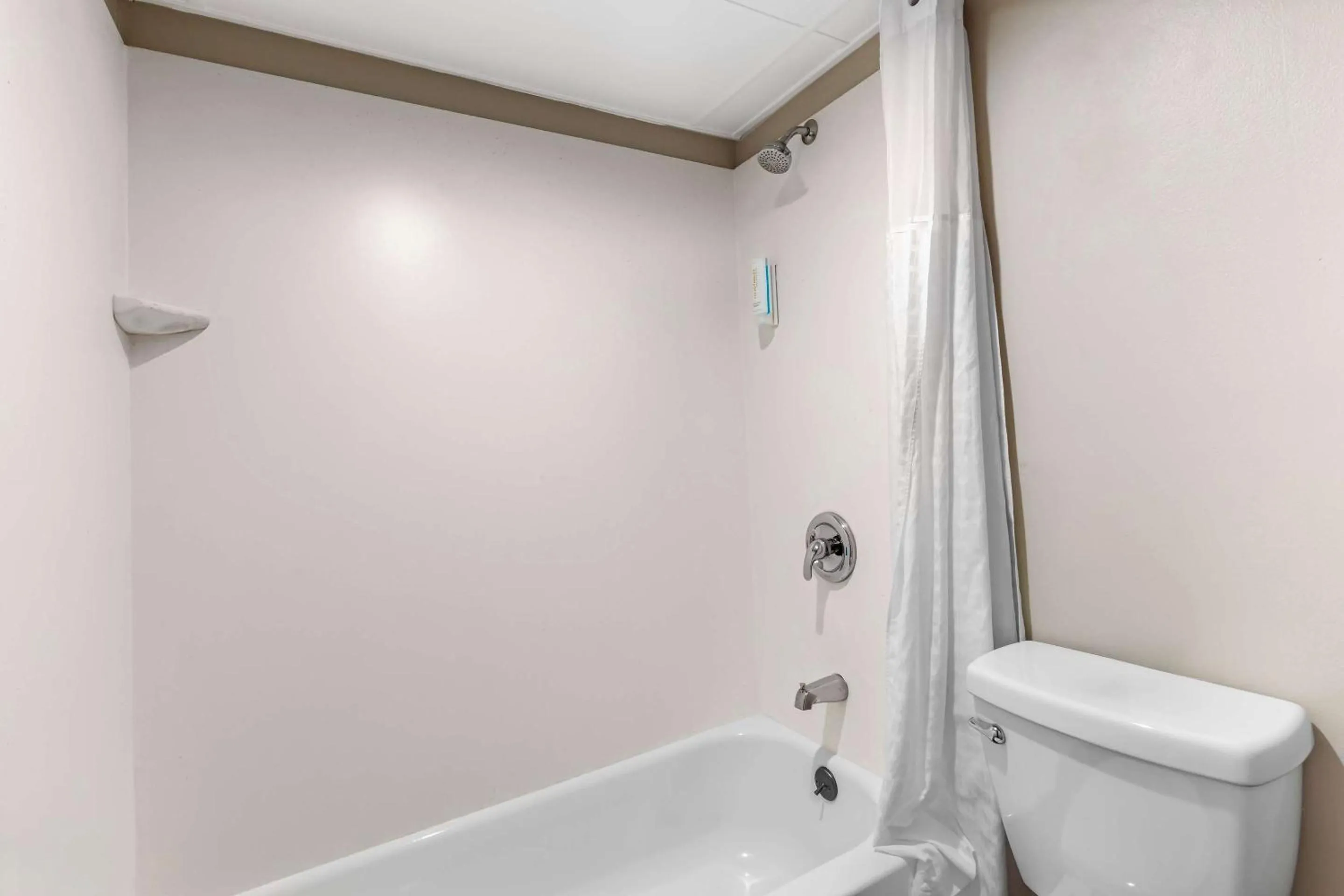 Bedroom in Econo Lodge Creedmoor - Butner