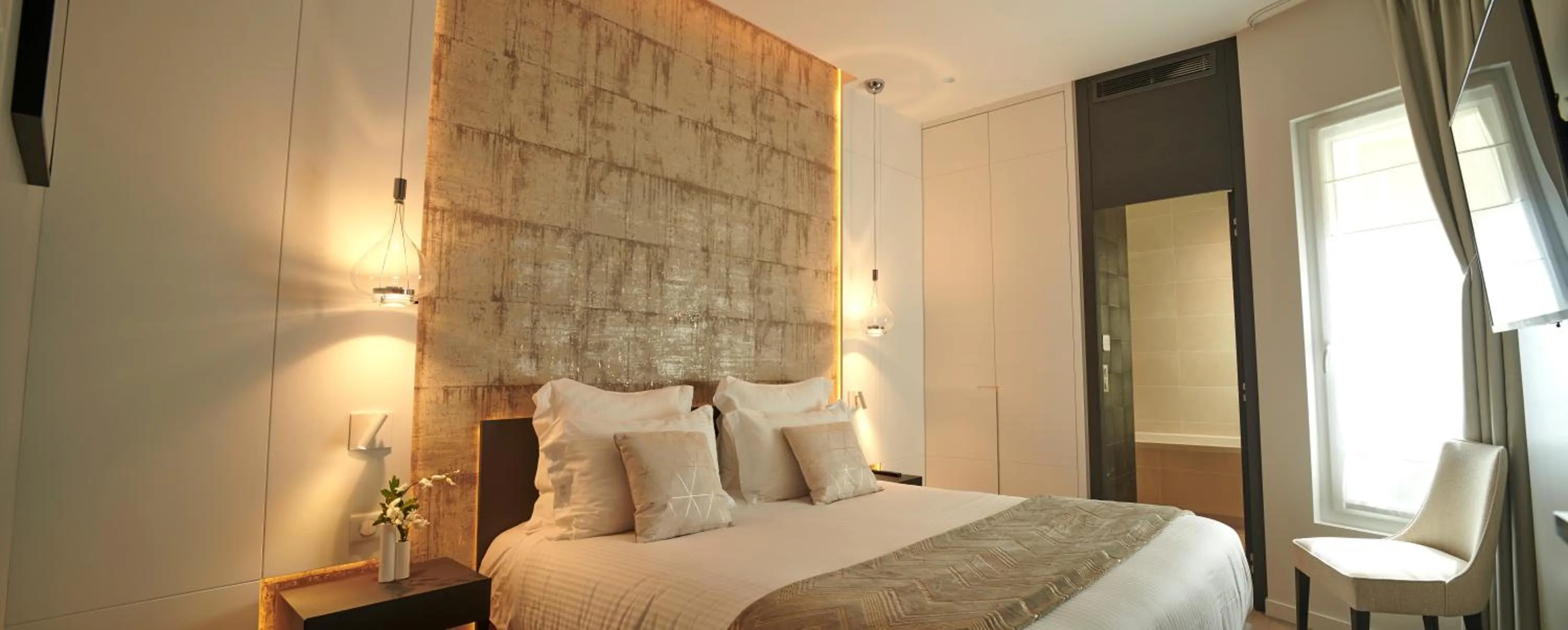 TV and multimedia, Bed in Hôtel Roi de Sicile - Rivoli