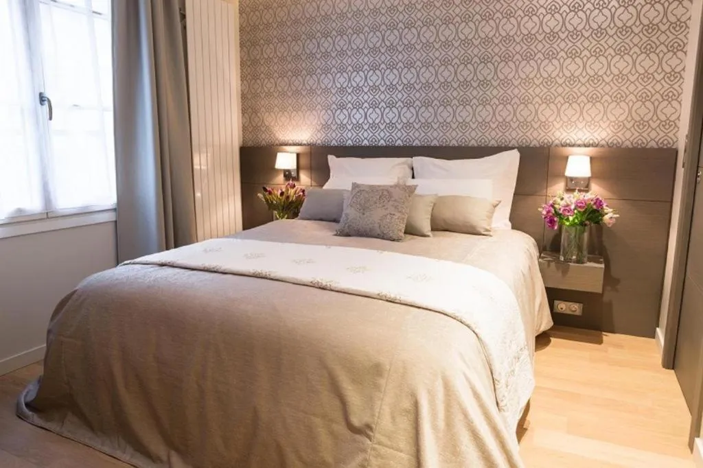 Bed in Hôtel Roi de Sicile - Rivoli