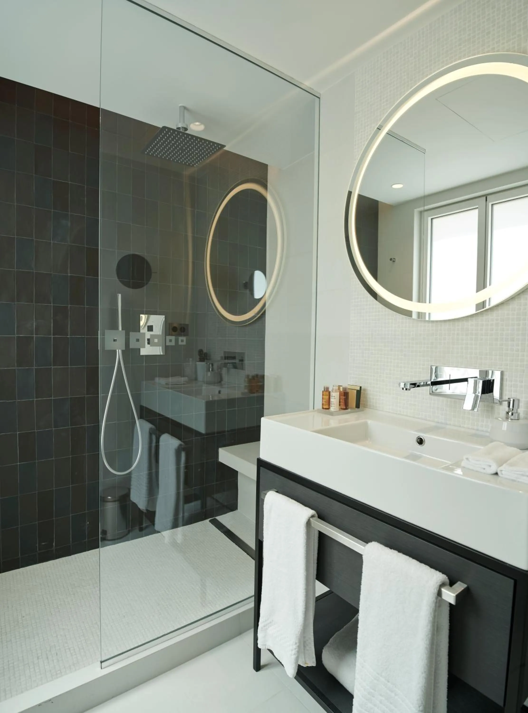 Shower in Hôtel Roi de Sicile - Rivoli