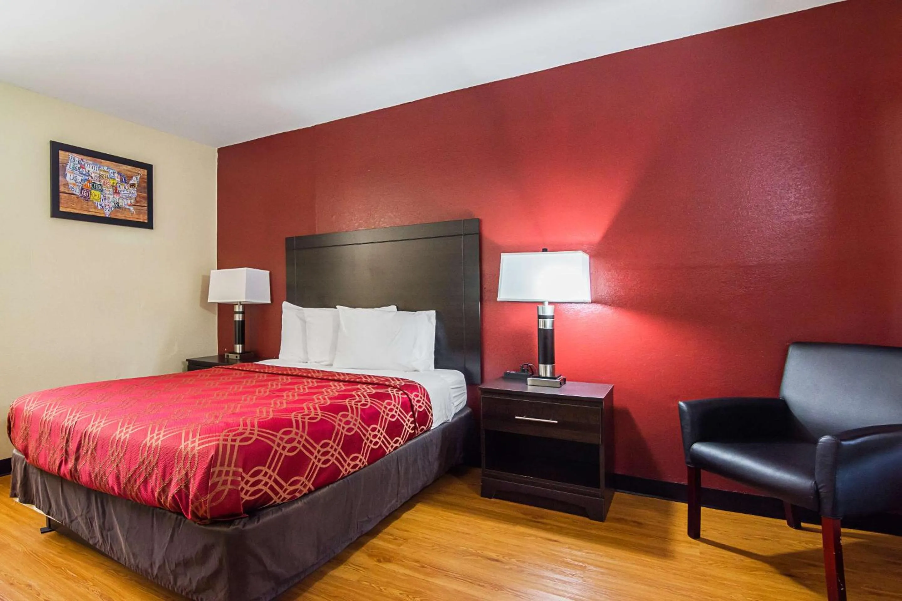Bedroom, Bed in Econo Lodge Research Triangle Park