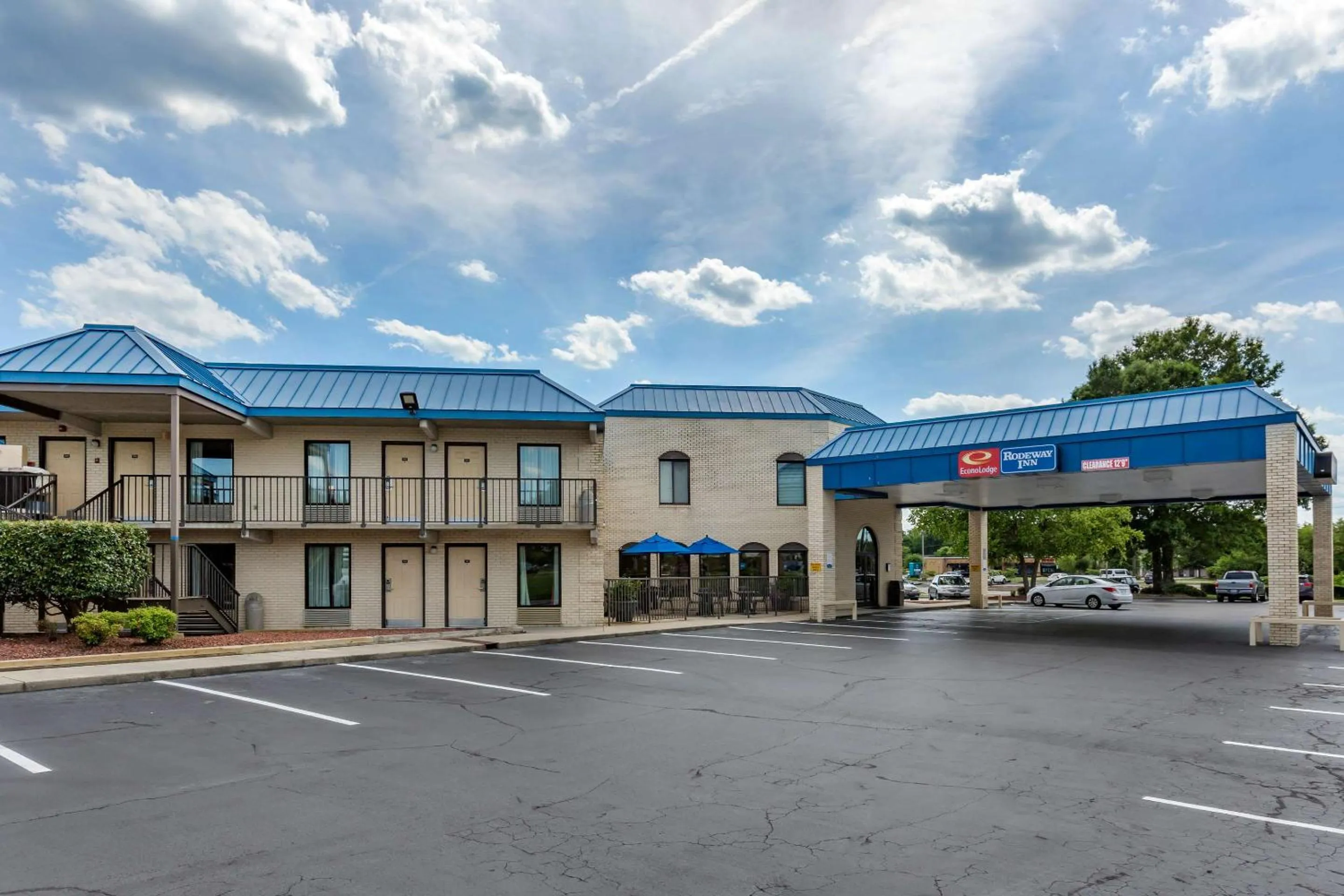 Property building in Econo Lodge Fayetteville I-95