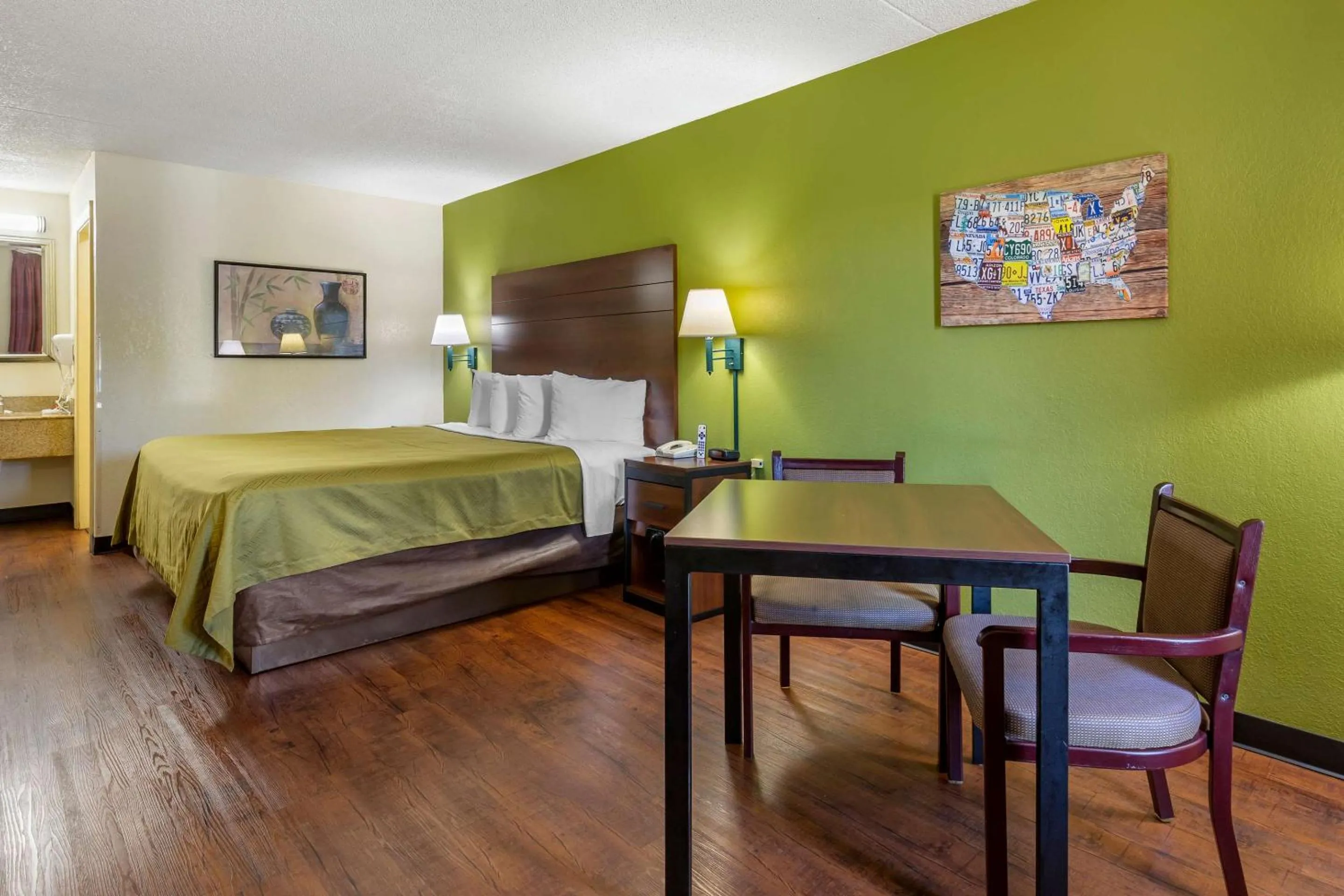 Bedroom, Bed in Econo Lodge Fayetteville I-95