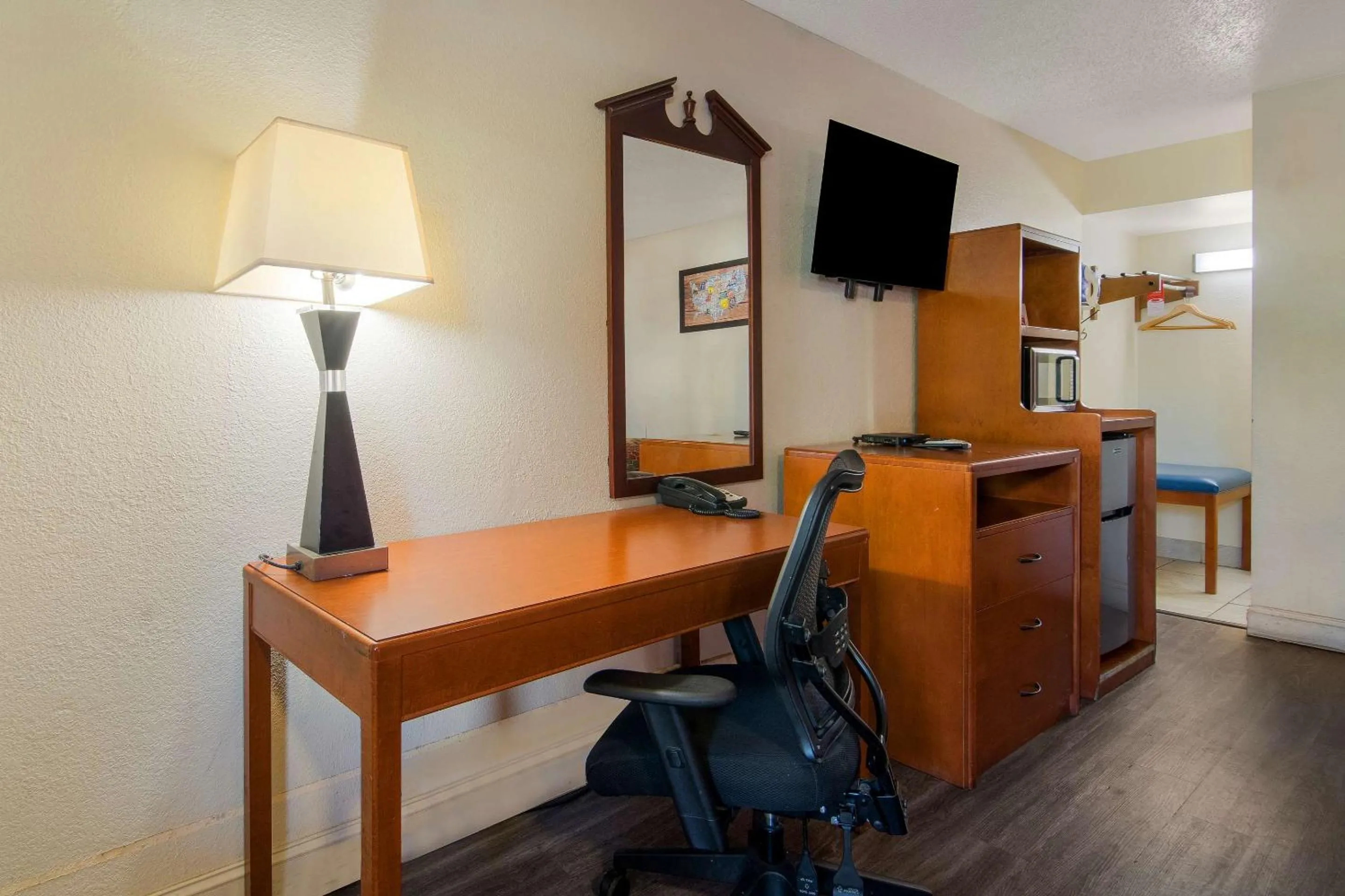 Bedroom in Econo Lodge Goldsboro Hwy 70