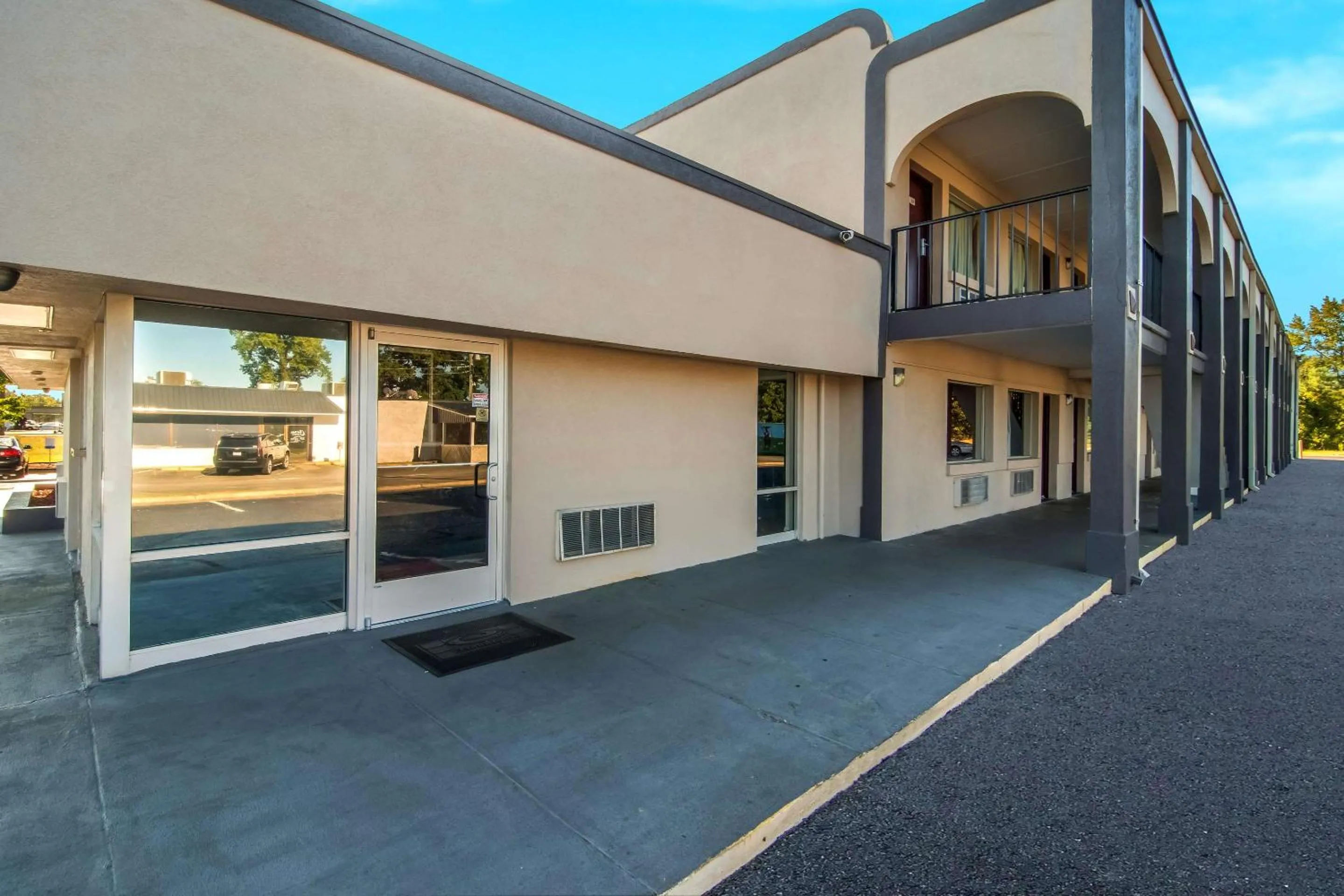 Property building in Econo Lodge Goldsboro Hwy 70