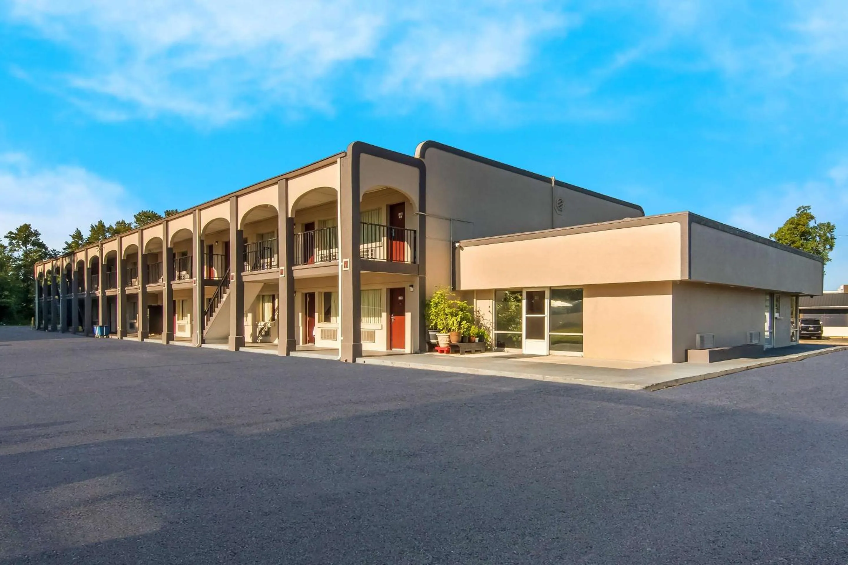 Property building in Econo Lodge Goldsboro Hwy 70