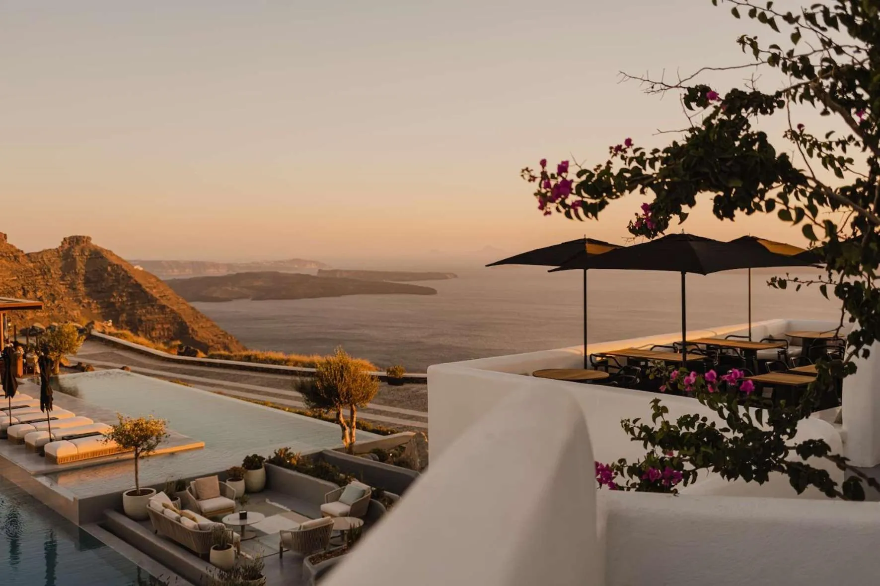 Restaurant/places to eat in Nobu Hotel Santorini