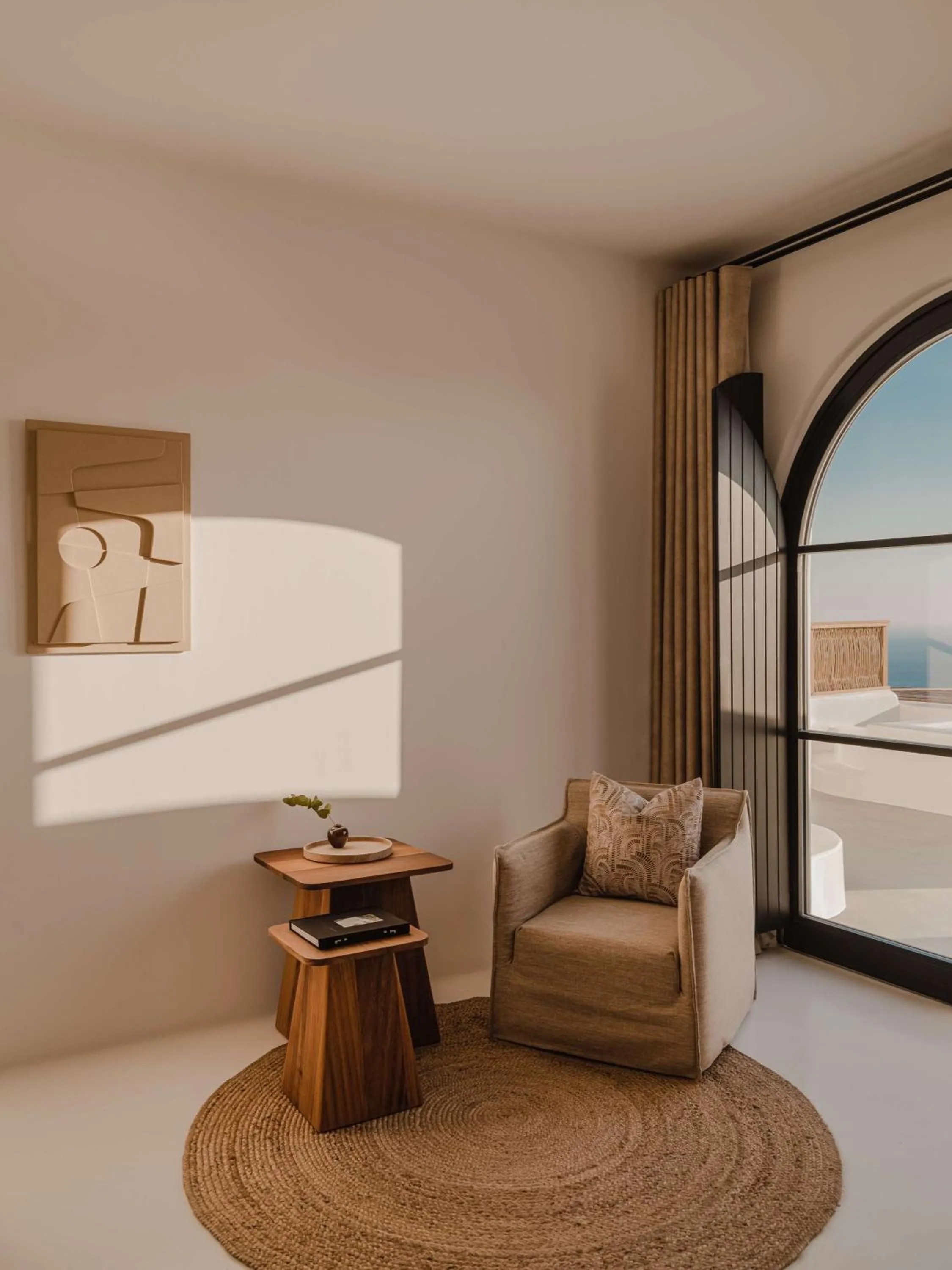 Photo of the whole room in Nobu Hotel Santorini