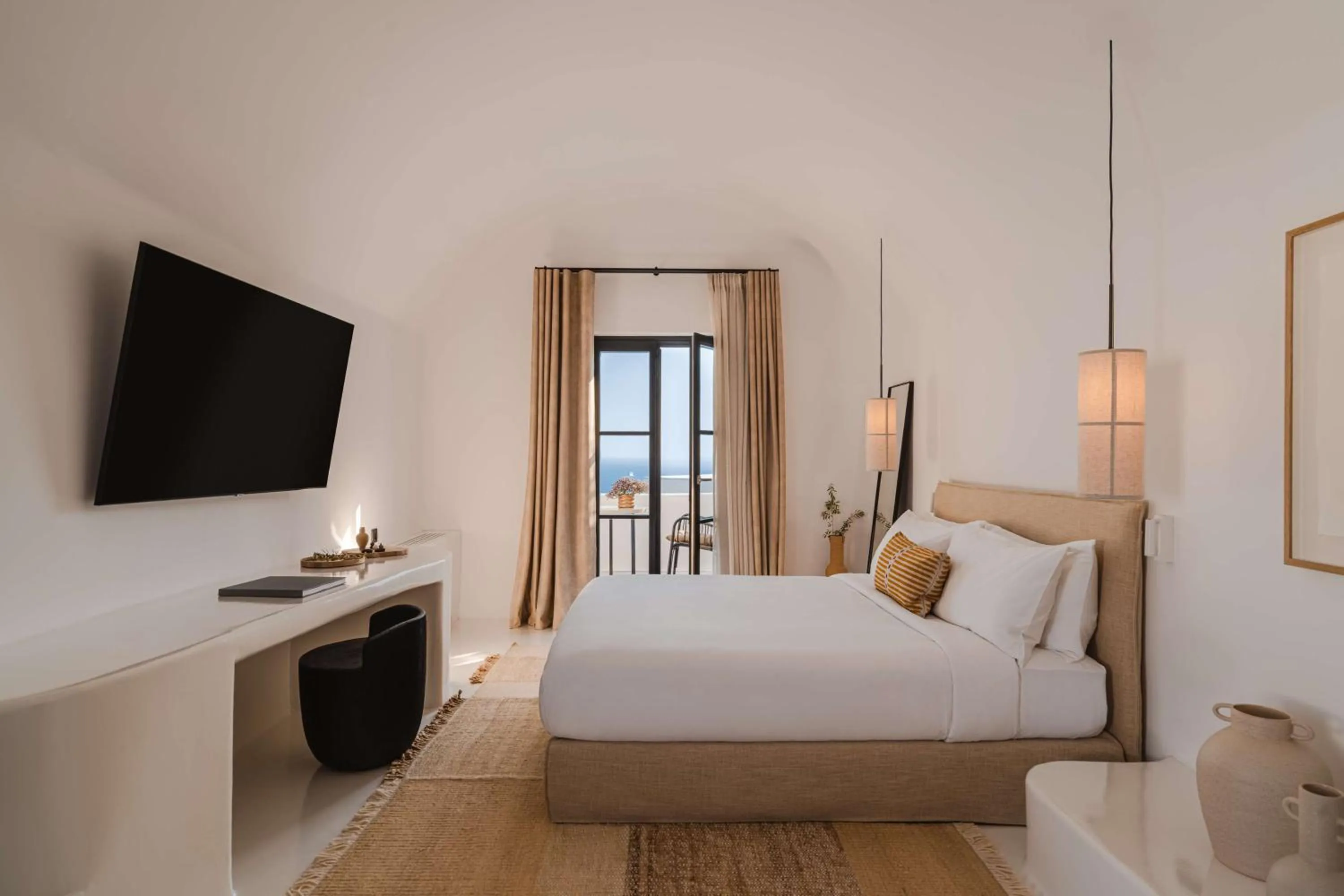 Photo of the whole room in Nobu Hotel Santorini