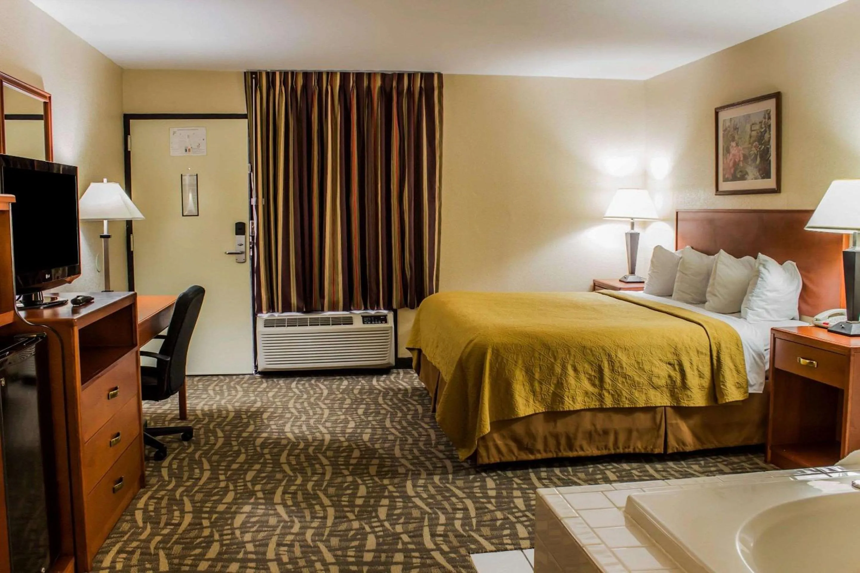 Bedroom, Bed in Quality Inn Kinston Hwy 70