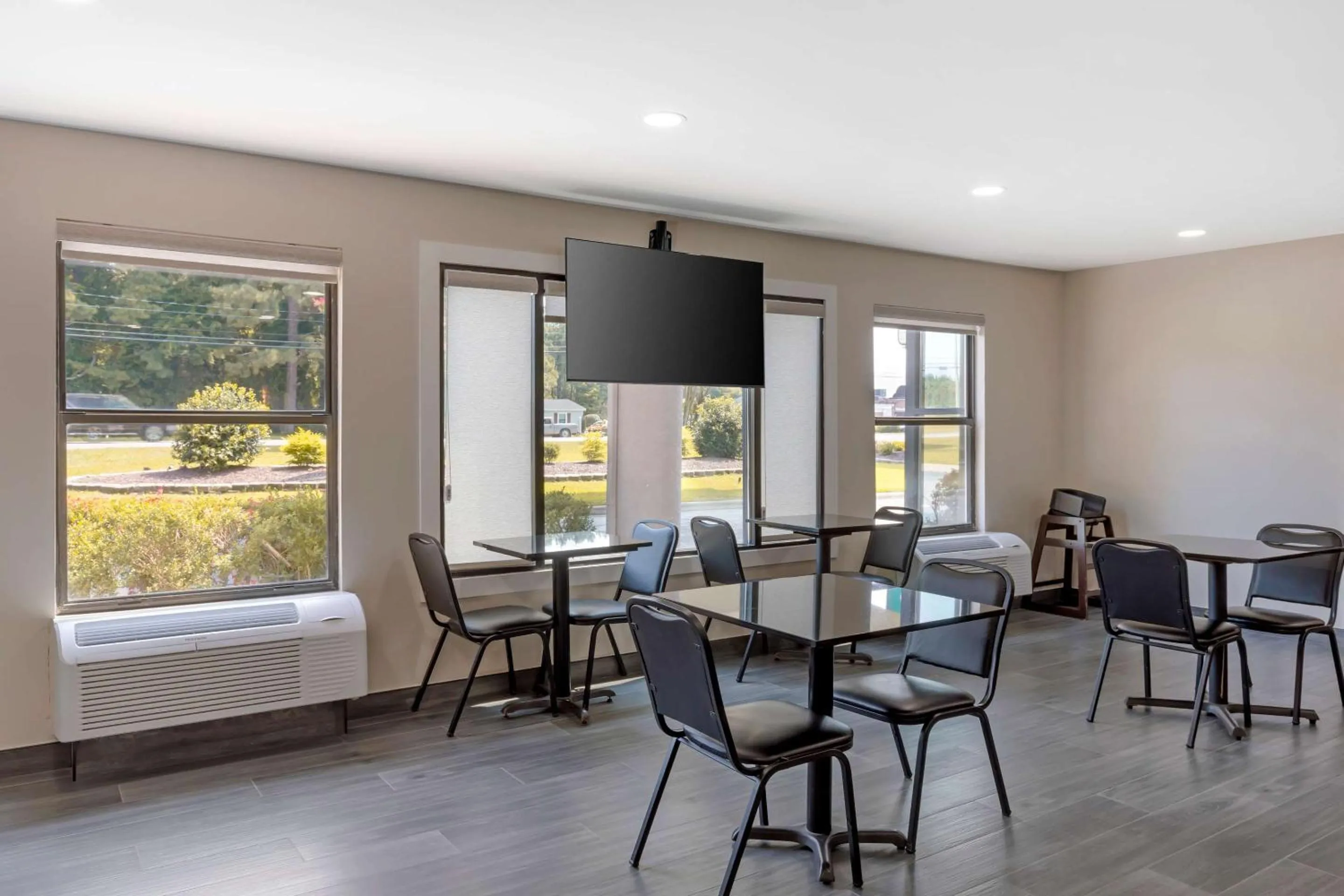 Breakfast in Quality Inn Washington NC