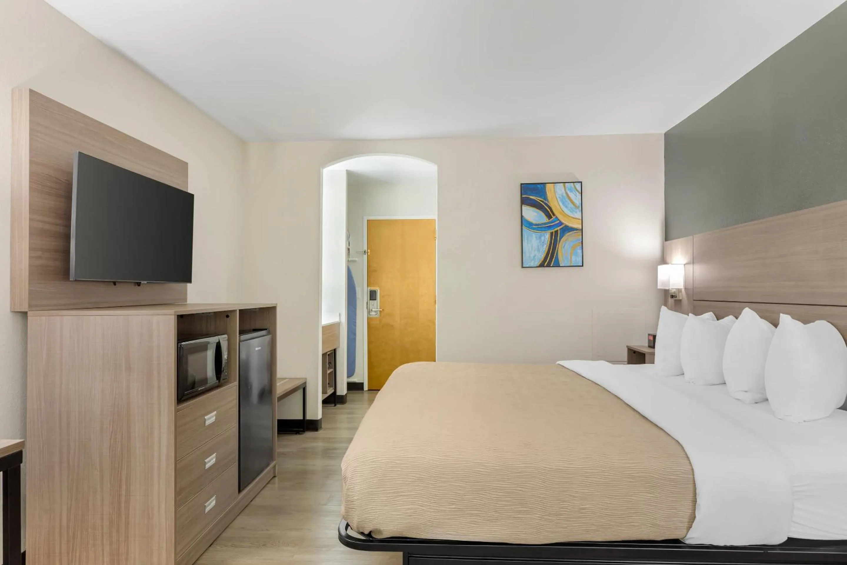 Bedroom, Bed in Quality Inn Washington NC