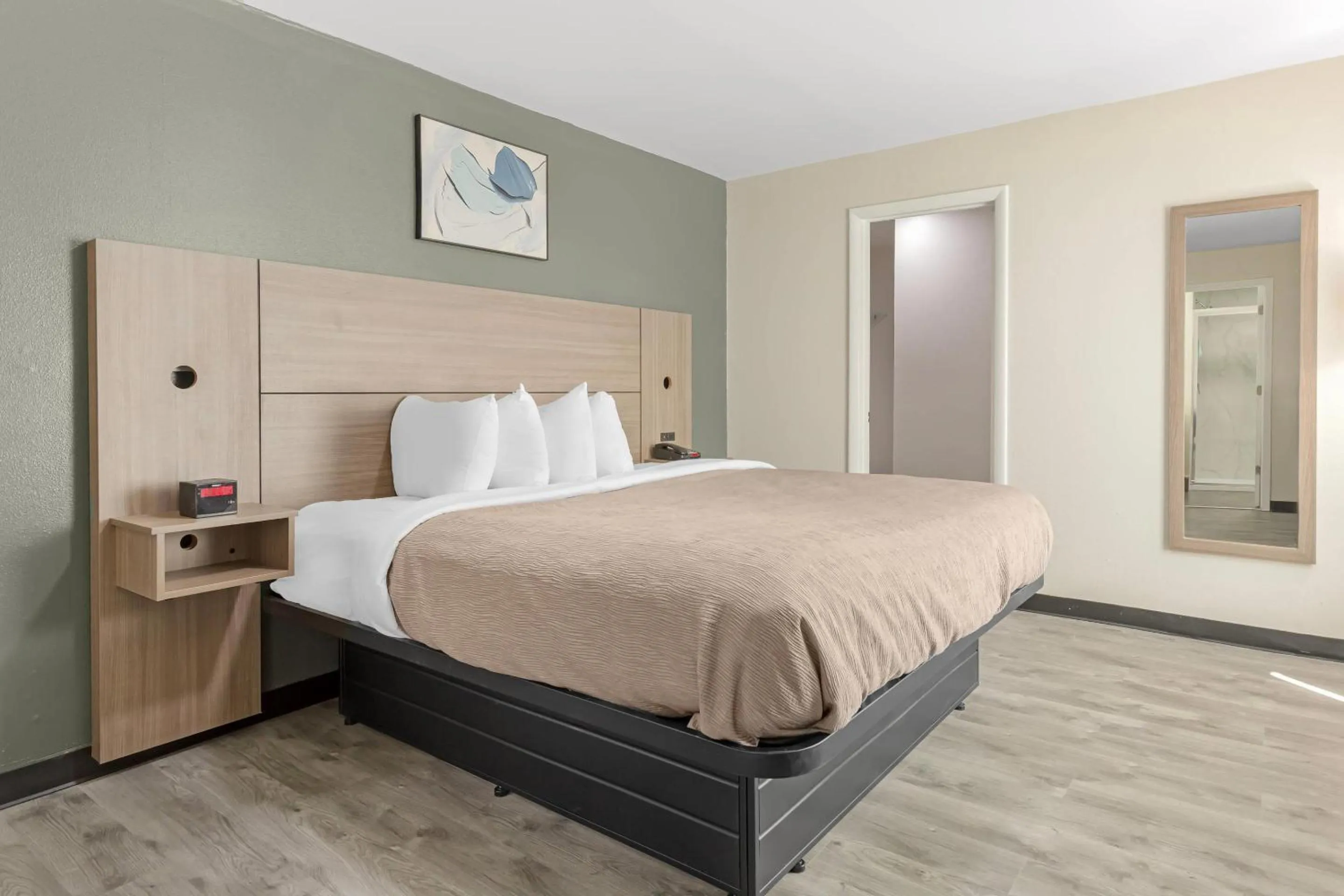 Bedroom, Bed in Quality Inn Washington NC