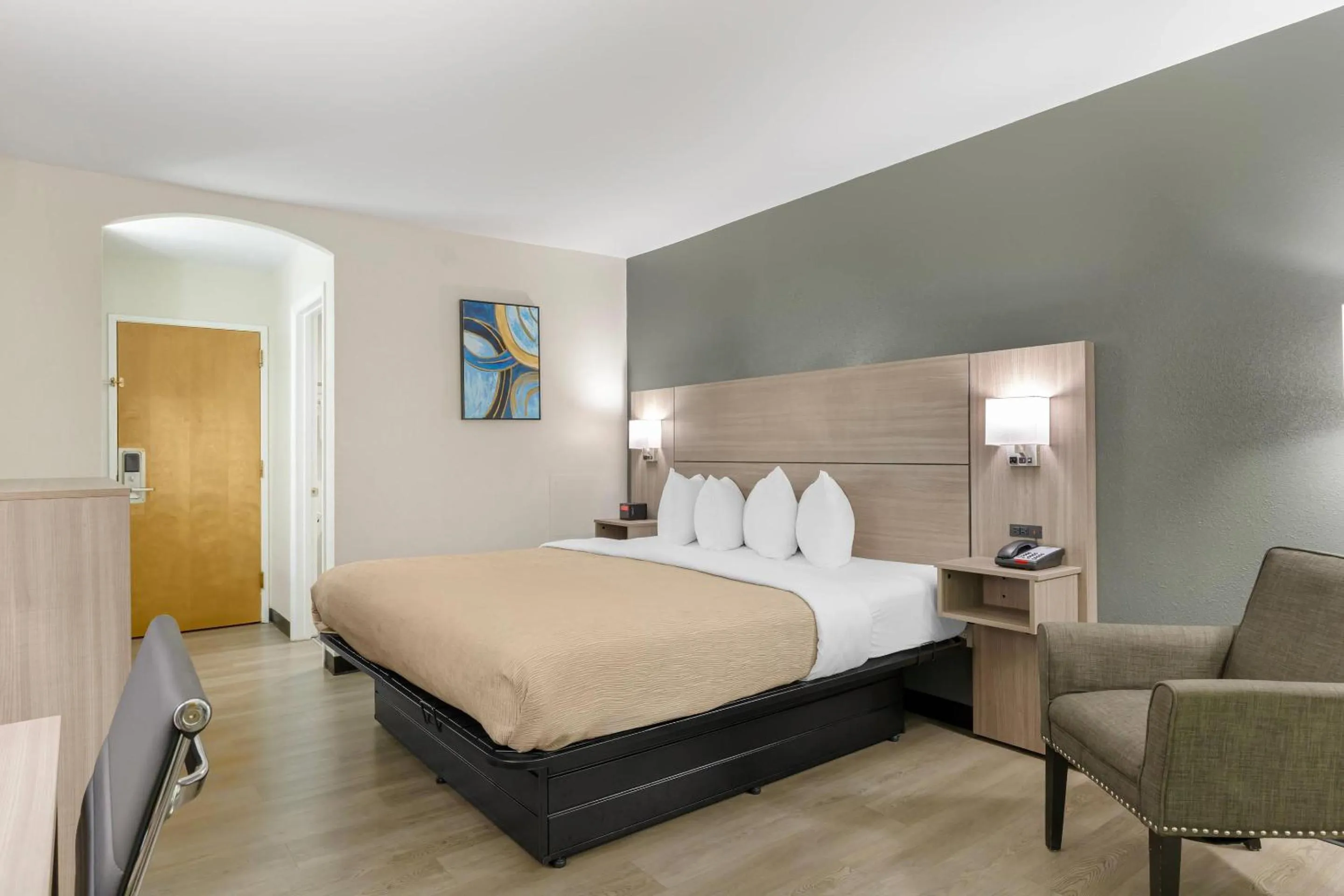 Bedroom, Bed in Quality Inn Washington NC