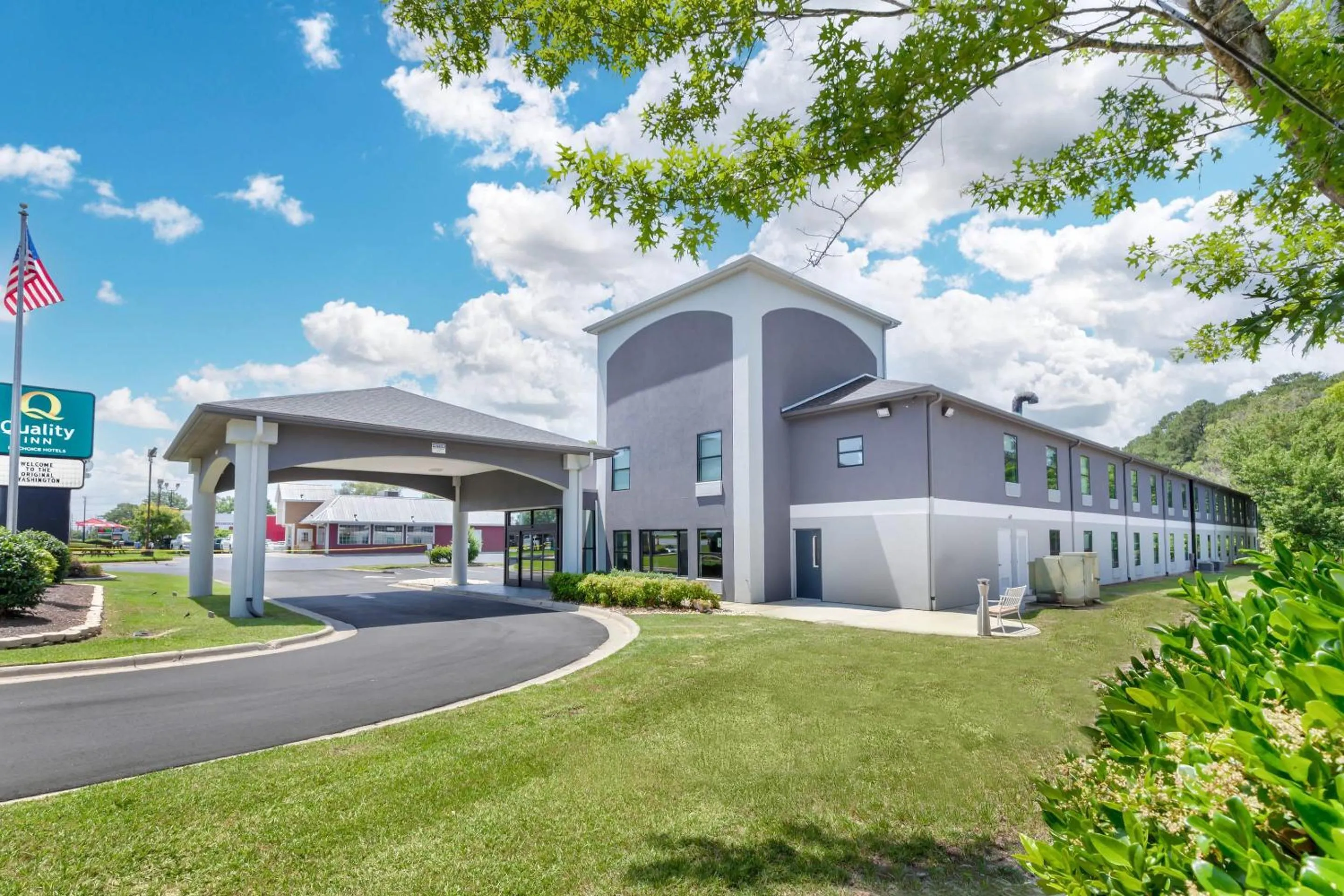 Property building in Quality Inn Washington NC