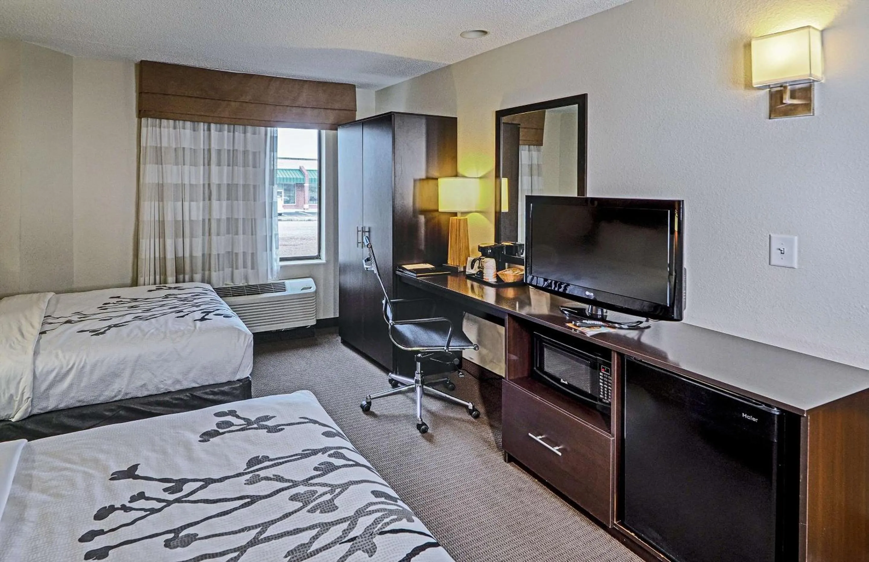 Bedroom, Bed in Sleep Inn & Suites Spring Lake - Fayetteville Near Fort Liberty