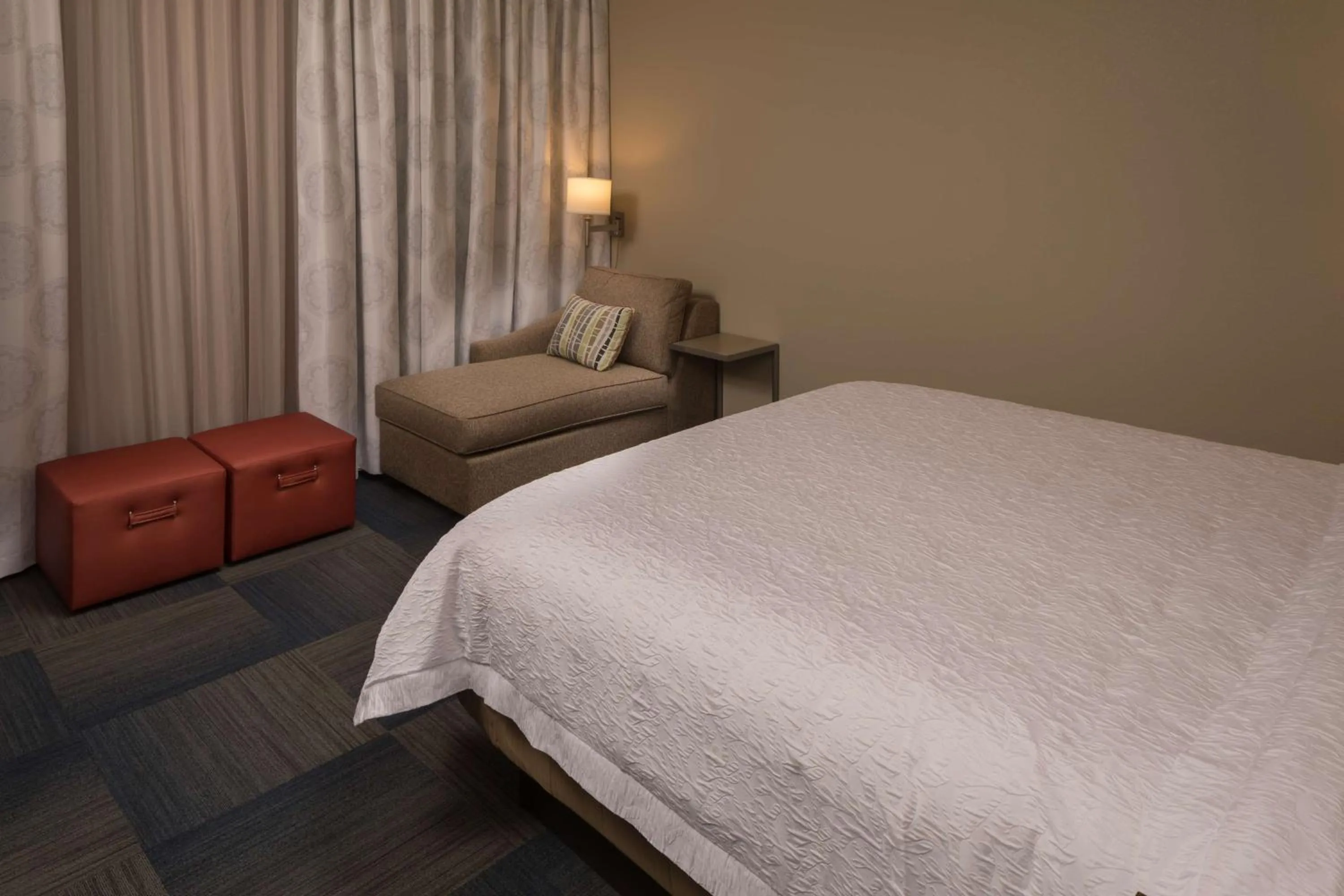 Bed in Hampton Inn & Suites-Asheville Biltmore Village, NC