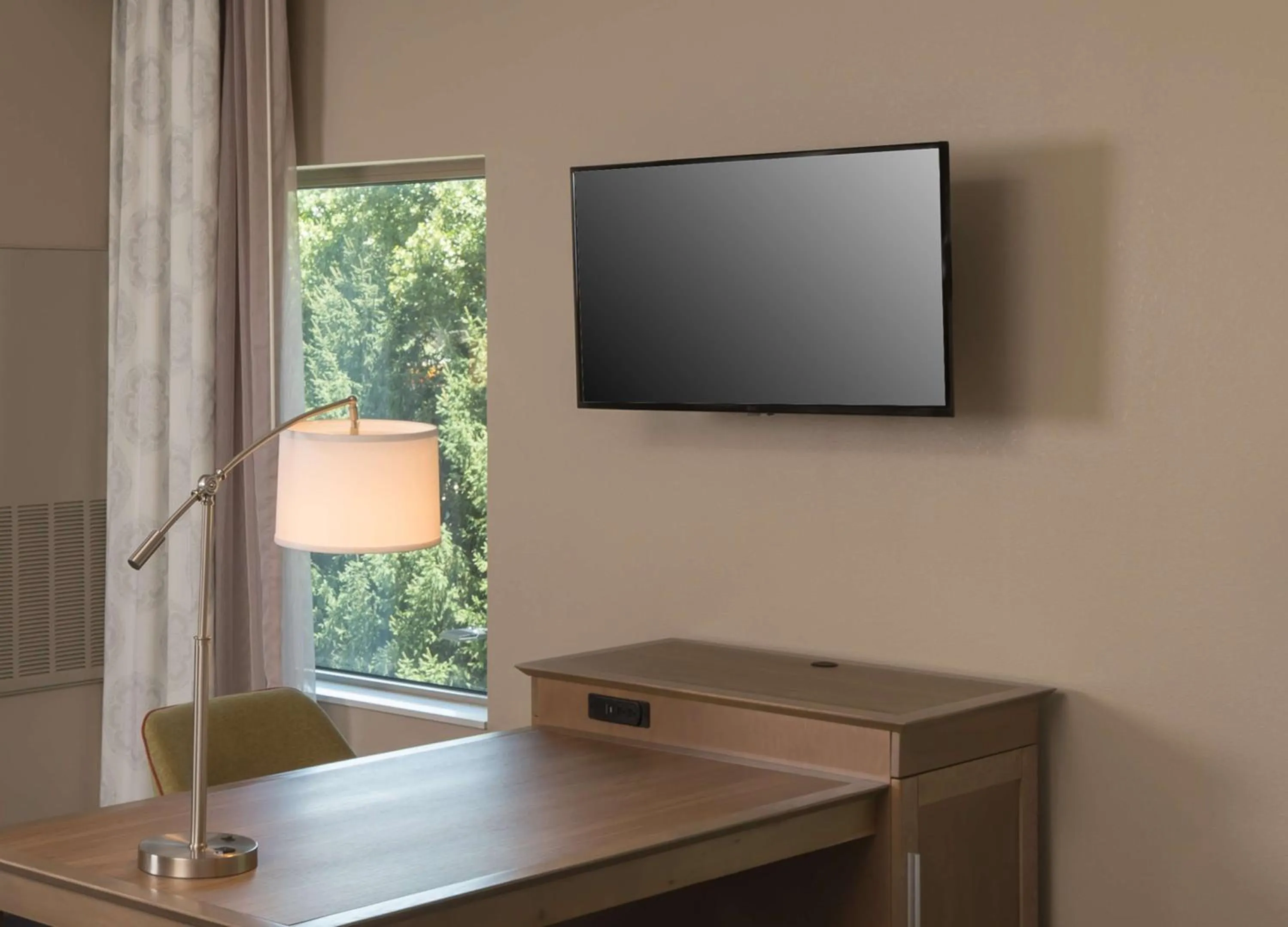 Bedroom in Hampton Inn & Suites-Asheville Biltmore Village, NC