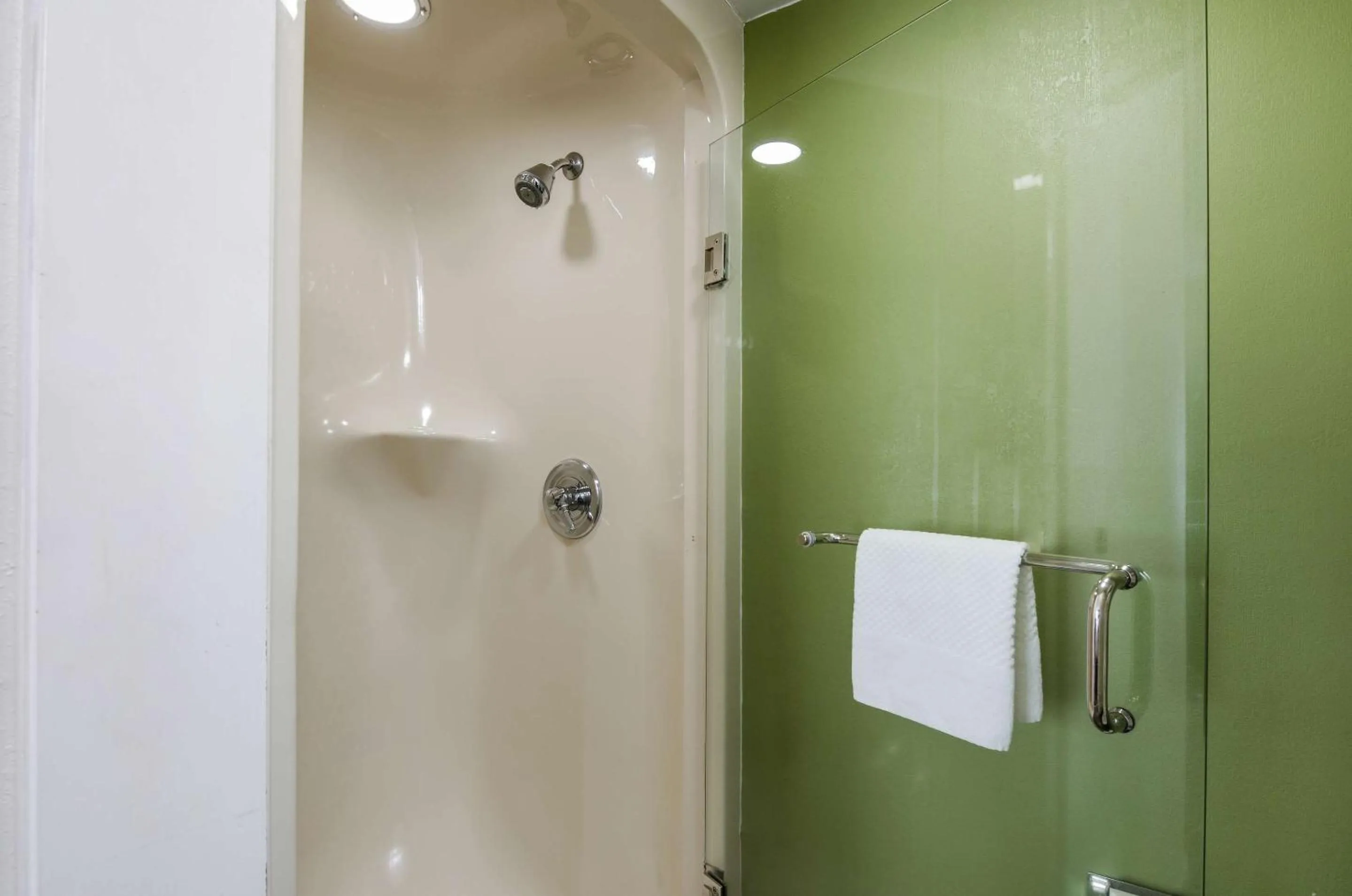 Bedroom in Sleep Inn Hanes Mall