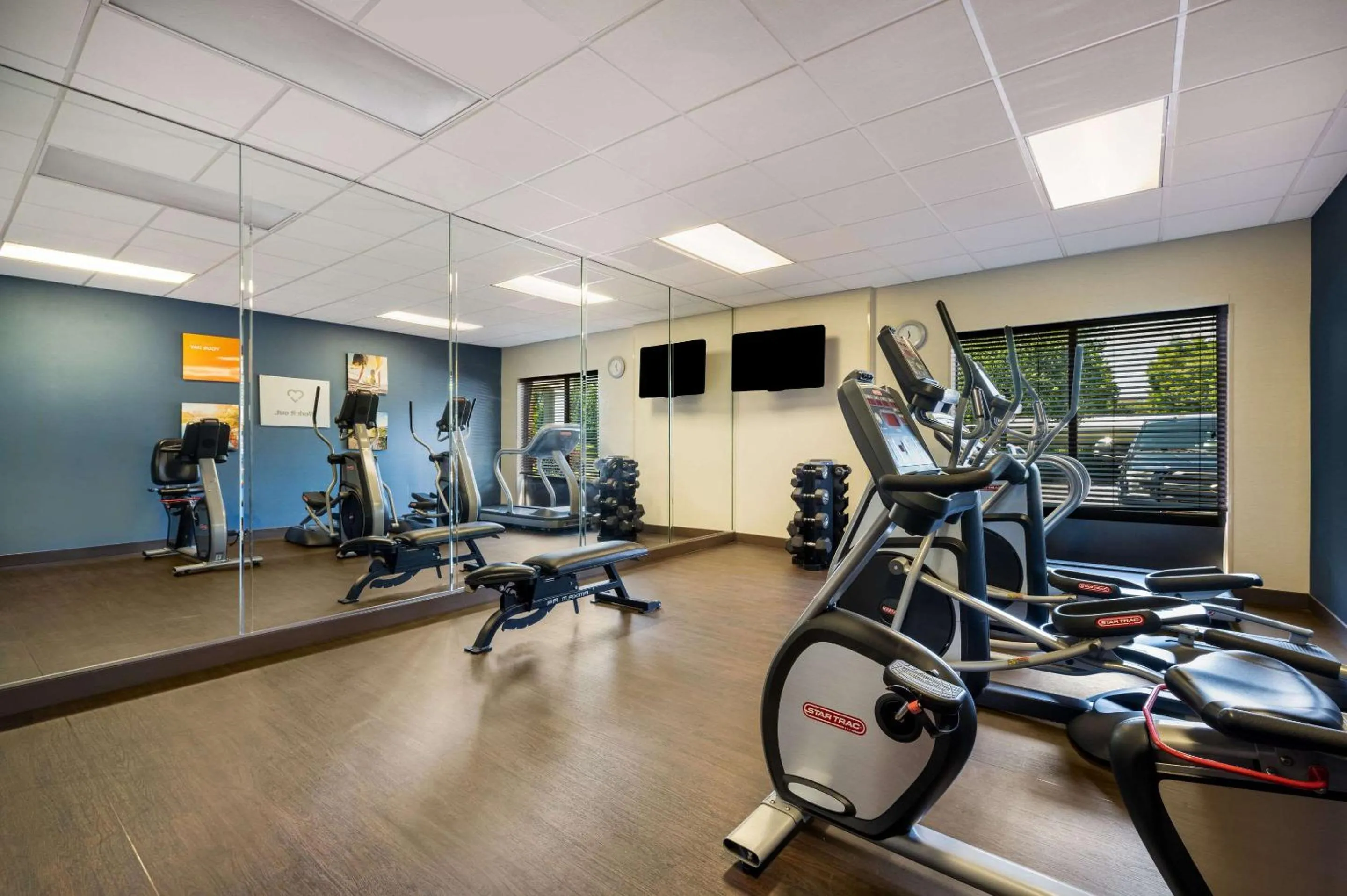 Fitness centre/facilities in Comfort Suites Northlake