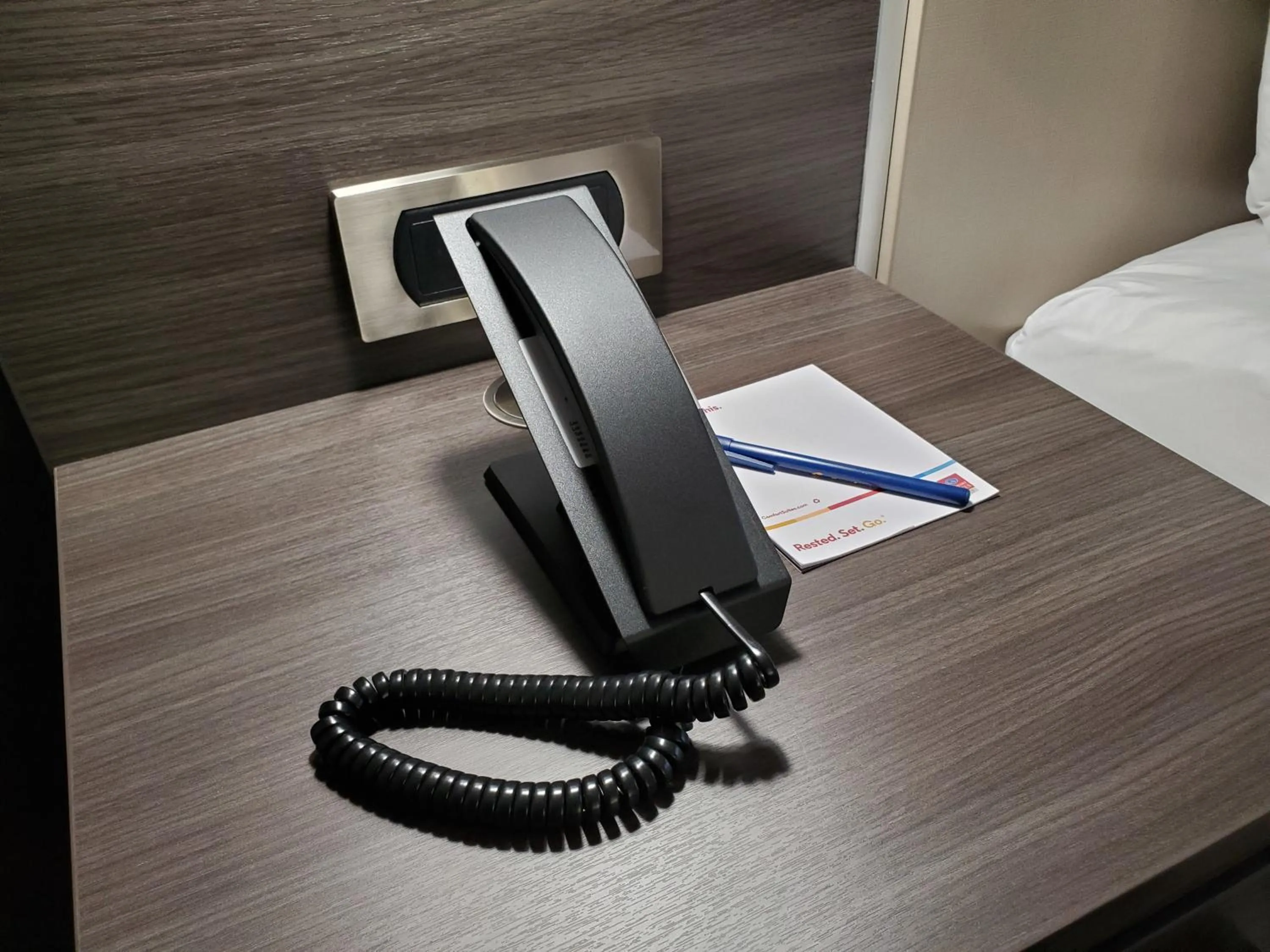 TV and multimedia in Comfort Suites Northlake