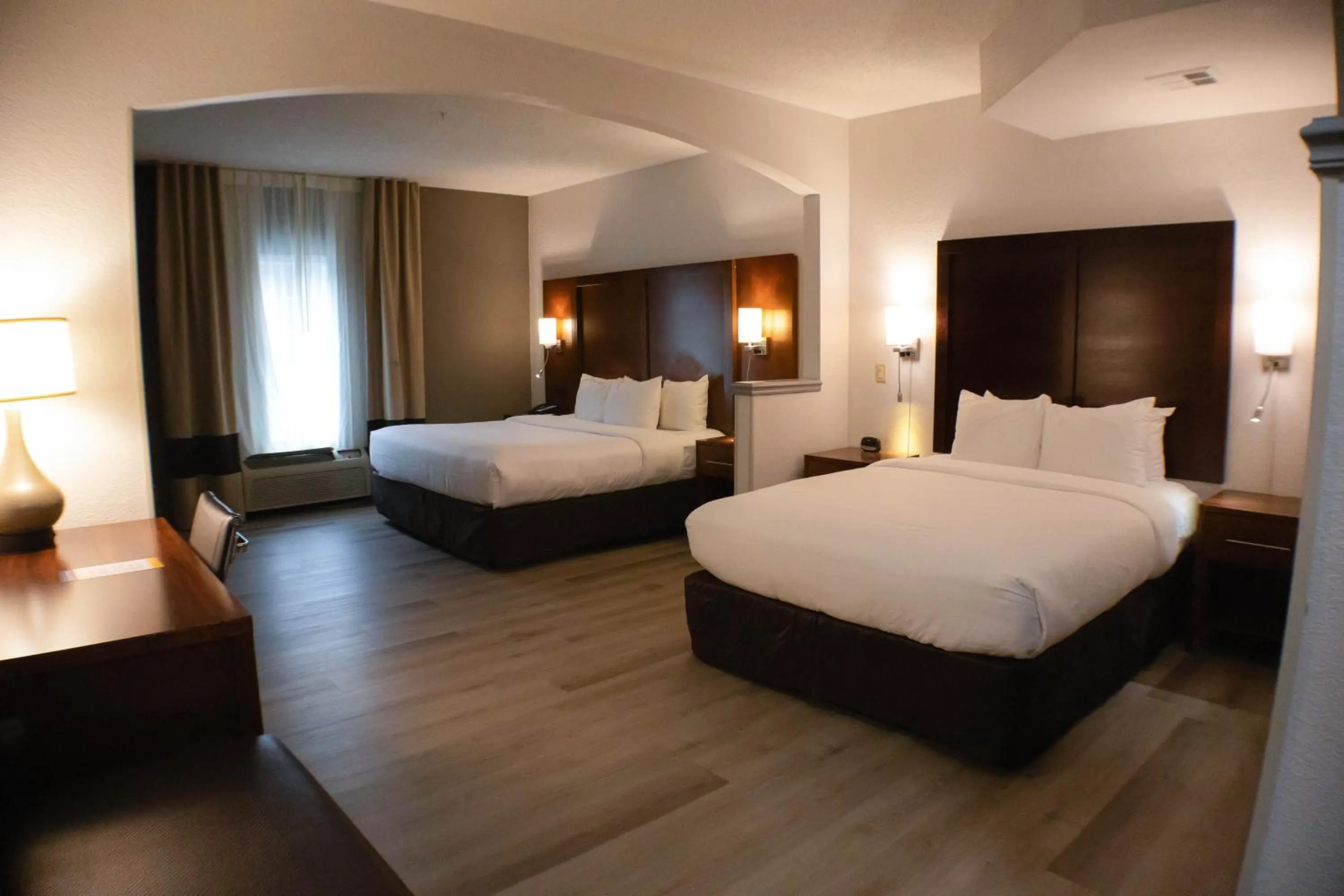 Photo of the whole room, Bed in Comfort Suites Salisbury I-85