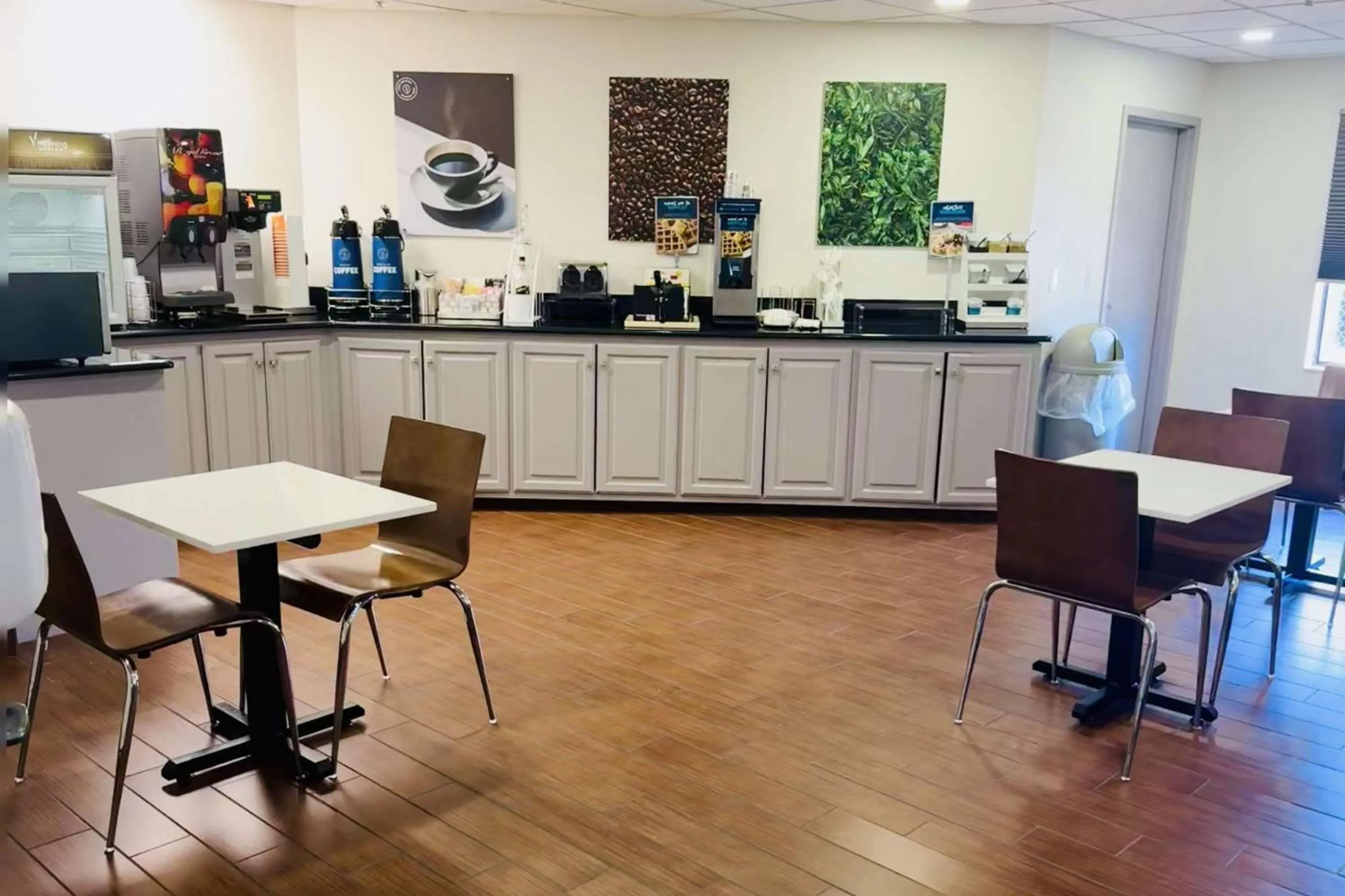 Breakfast in Clarion Pointe Albemarle