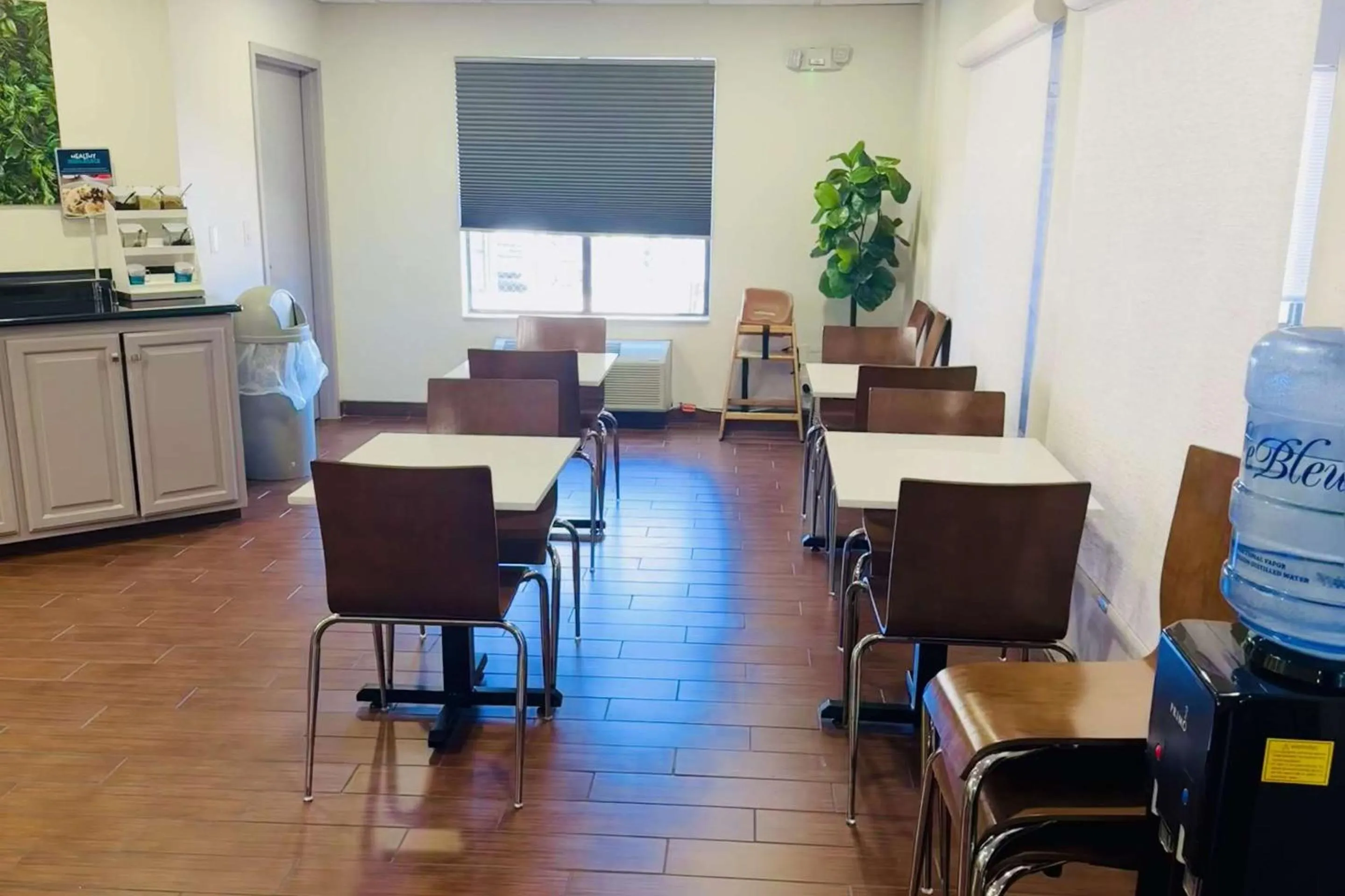 Breakfast in Clarion Pointe Albemarle