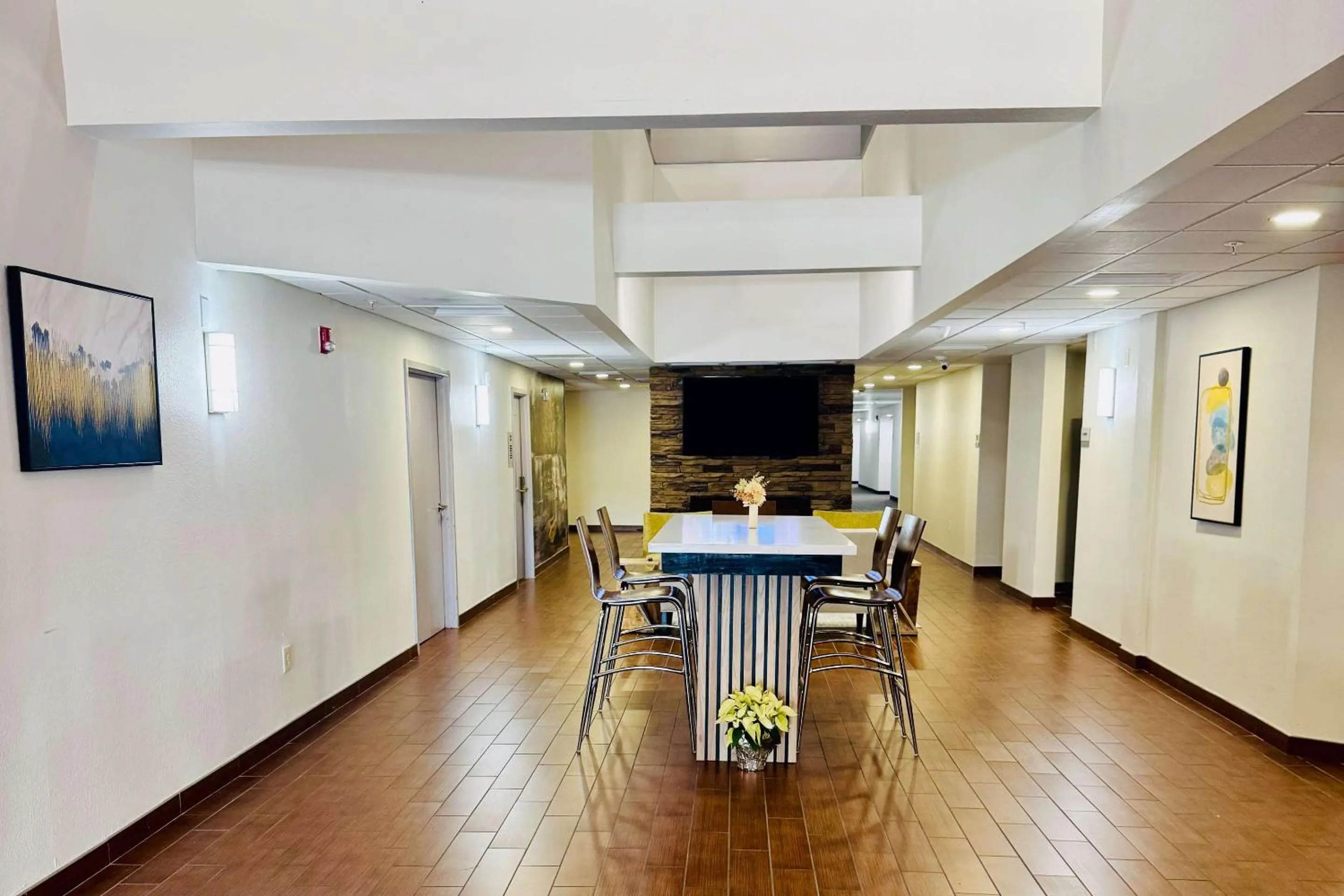 Lobby or reception in Clarion Pointe Albemarle