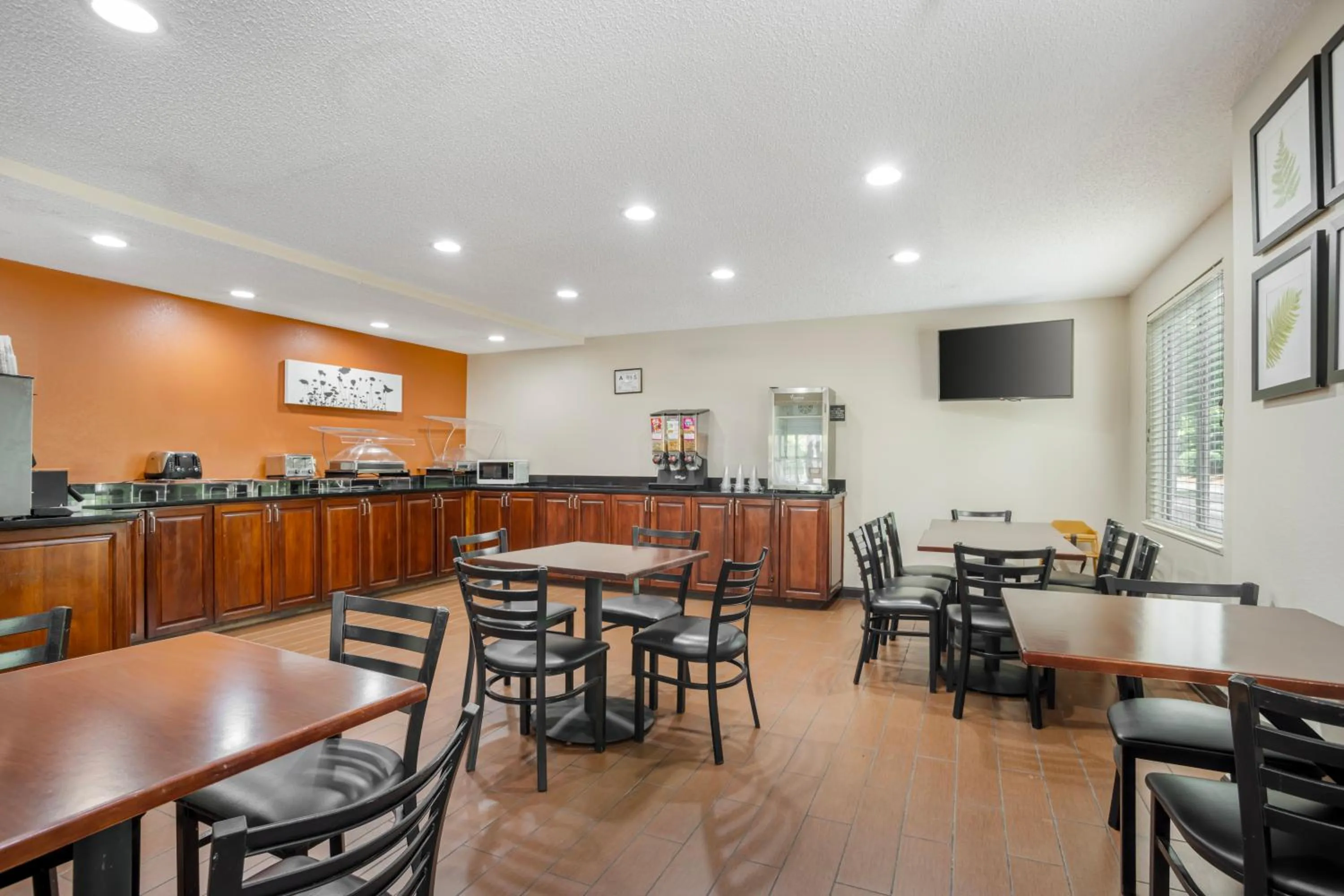 Restaurant/places to eat in Sleep Inn & Suites at Concord Mills