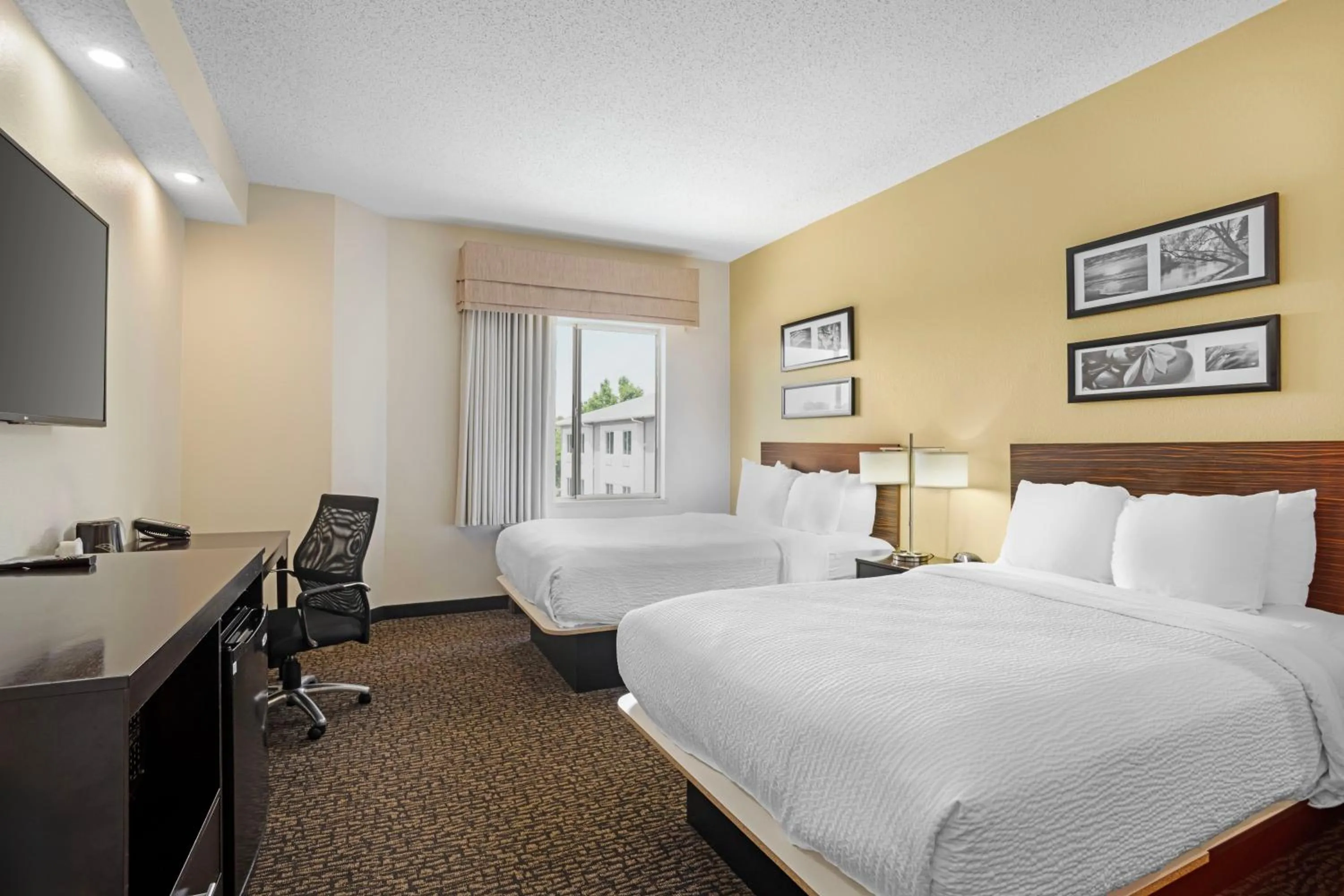 Bedroom, Bed in Sleep Inn & Suites at Concord Mills