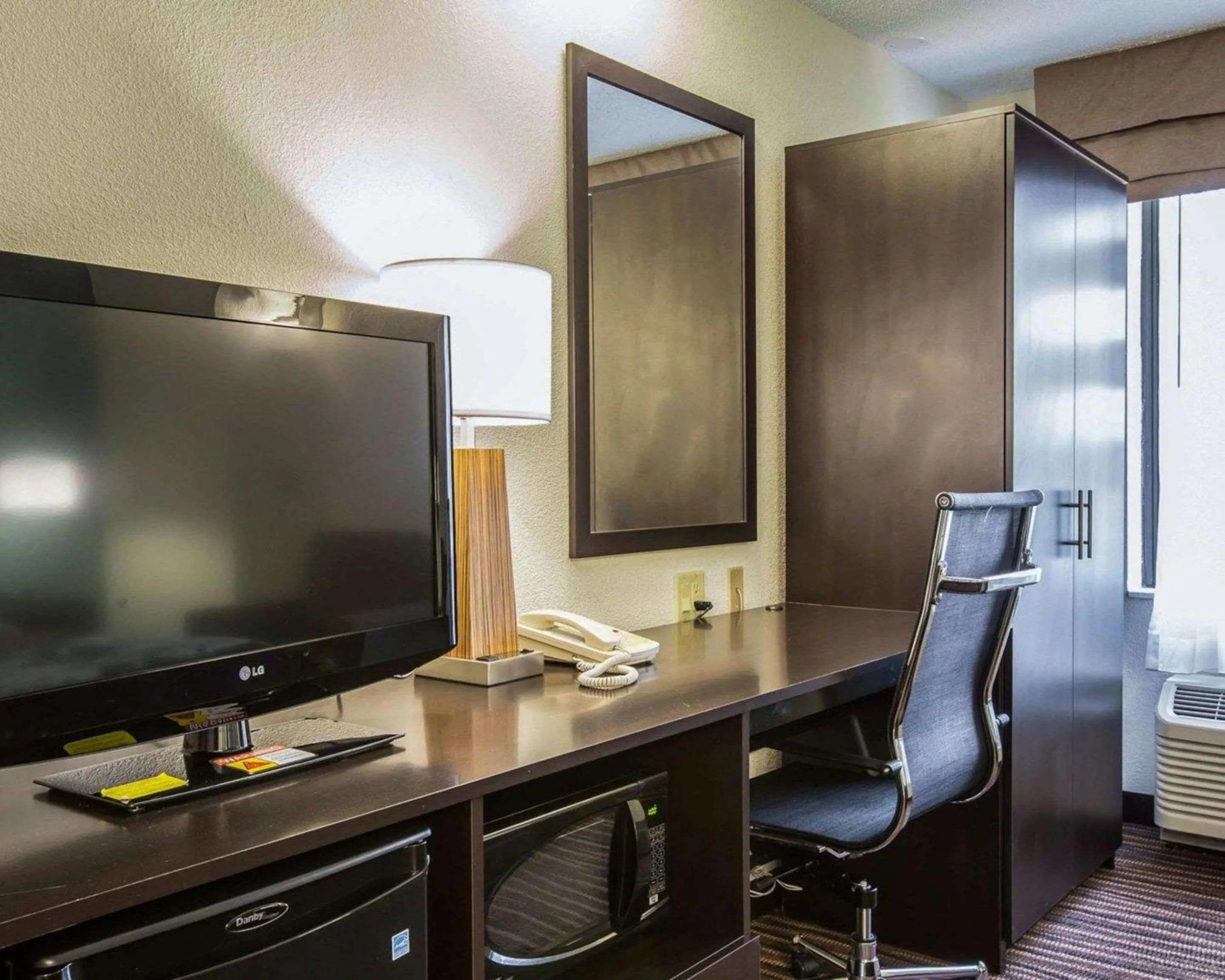 Bedroom in Sleep Inn Greensboro Airport