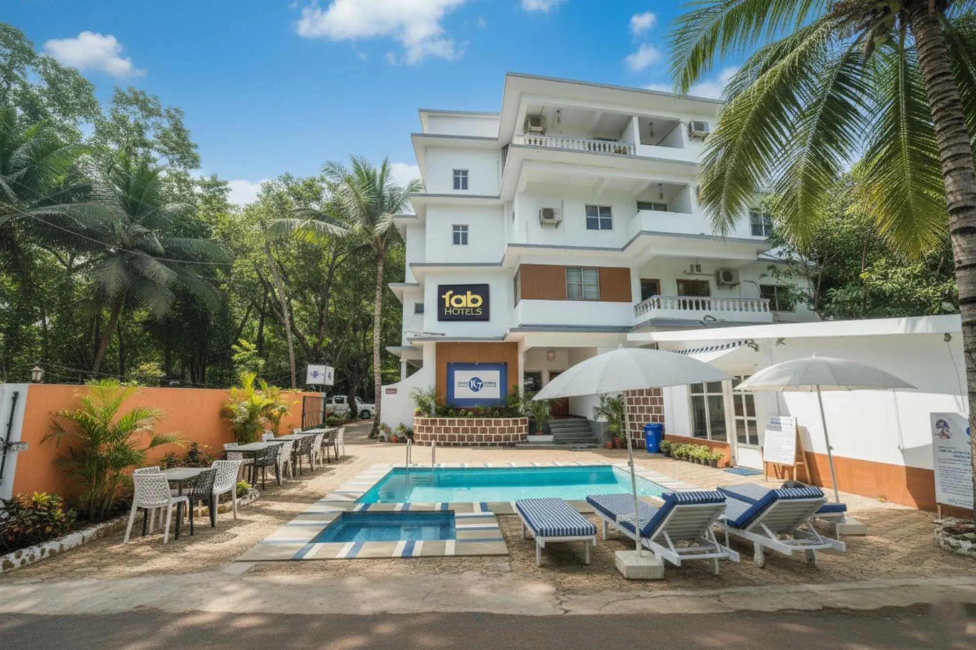 Facade/entrance in FabHotel K7 Trends With Pool, Calangute Beach