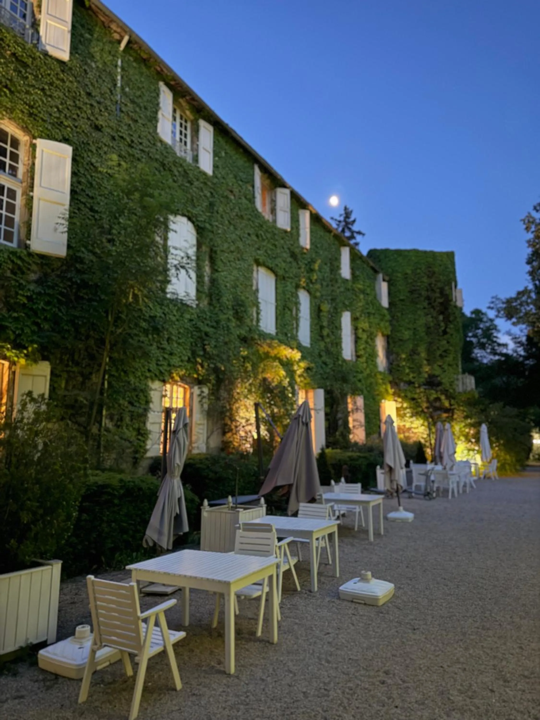Patio in Chateau d'Ayres - Hôtel & Spa