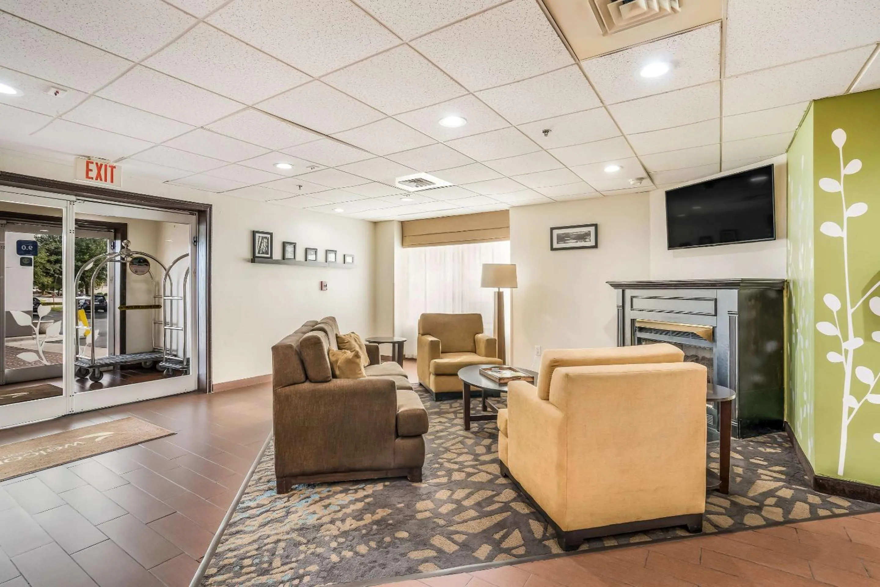 Lobby or reception in Sleep Inn & Suites Jacksonville near Camp Lejeune