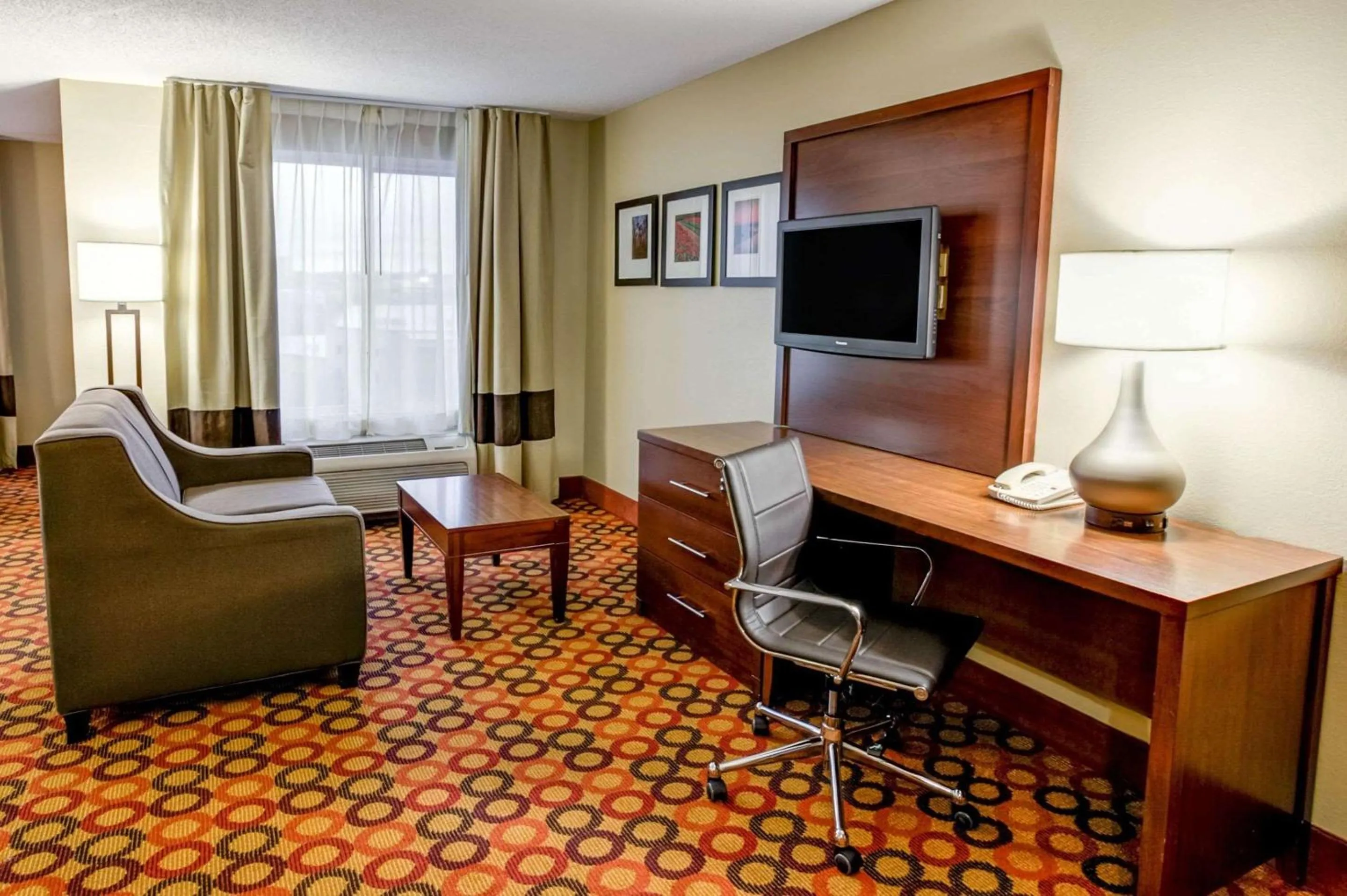 TV and multimedia in Concord Suites by IHG