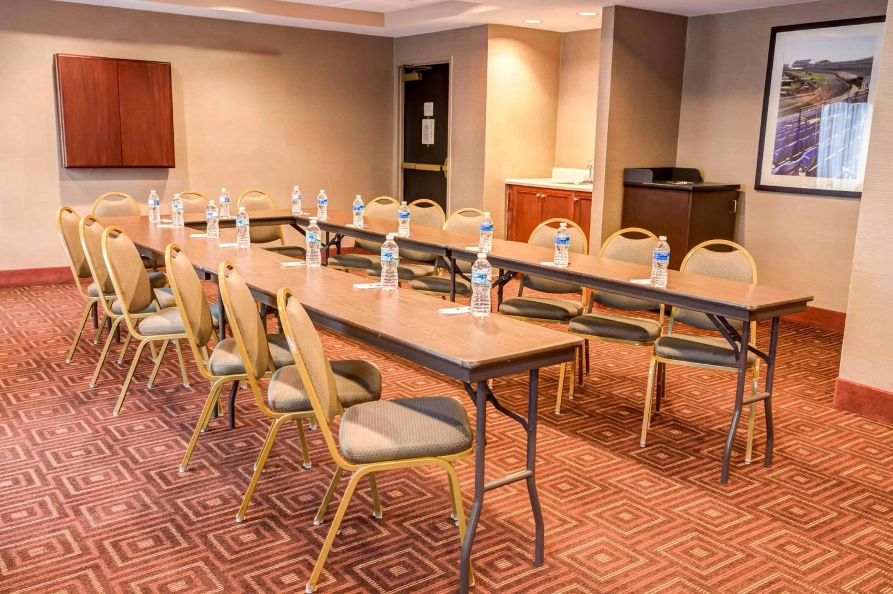 Meeting/conference room in Concord Suites by IHG
