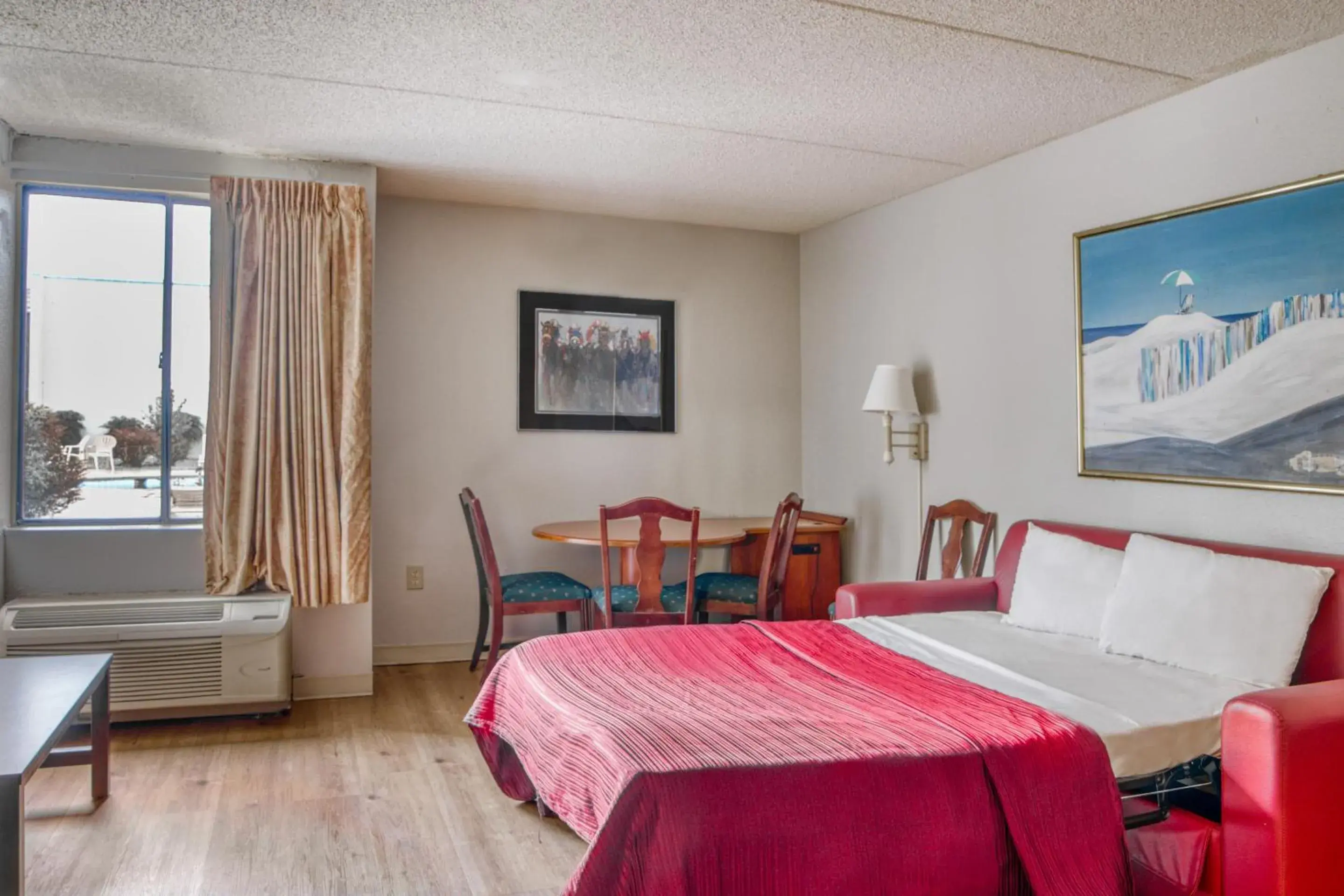 King Bed Smoking in OYO Hotel Burlington South King Bed Smoking in OYO Hotel Burlington South