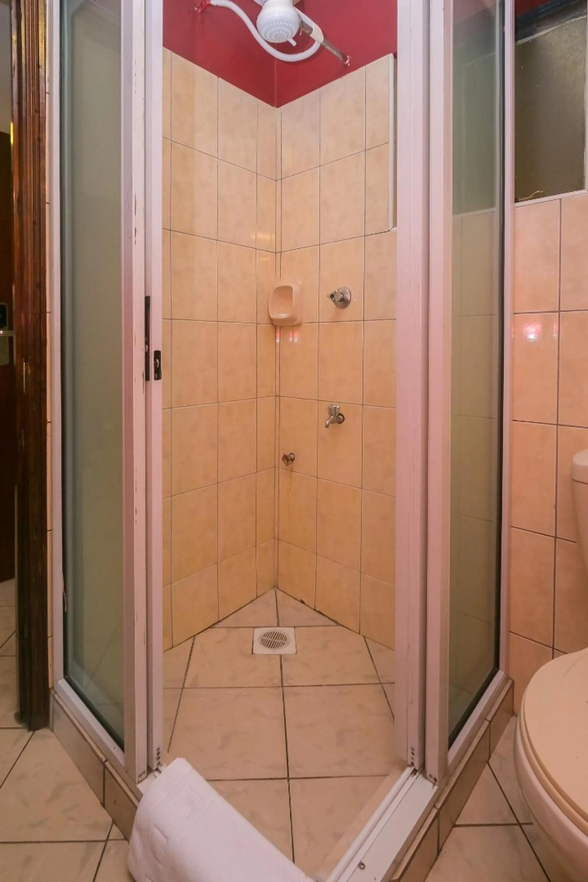 Bathroom in Plus254 Hotel