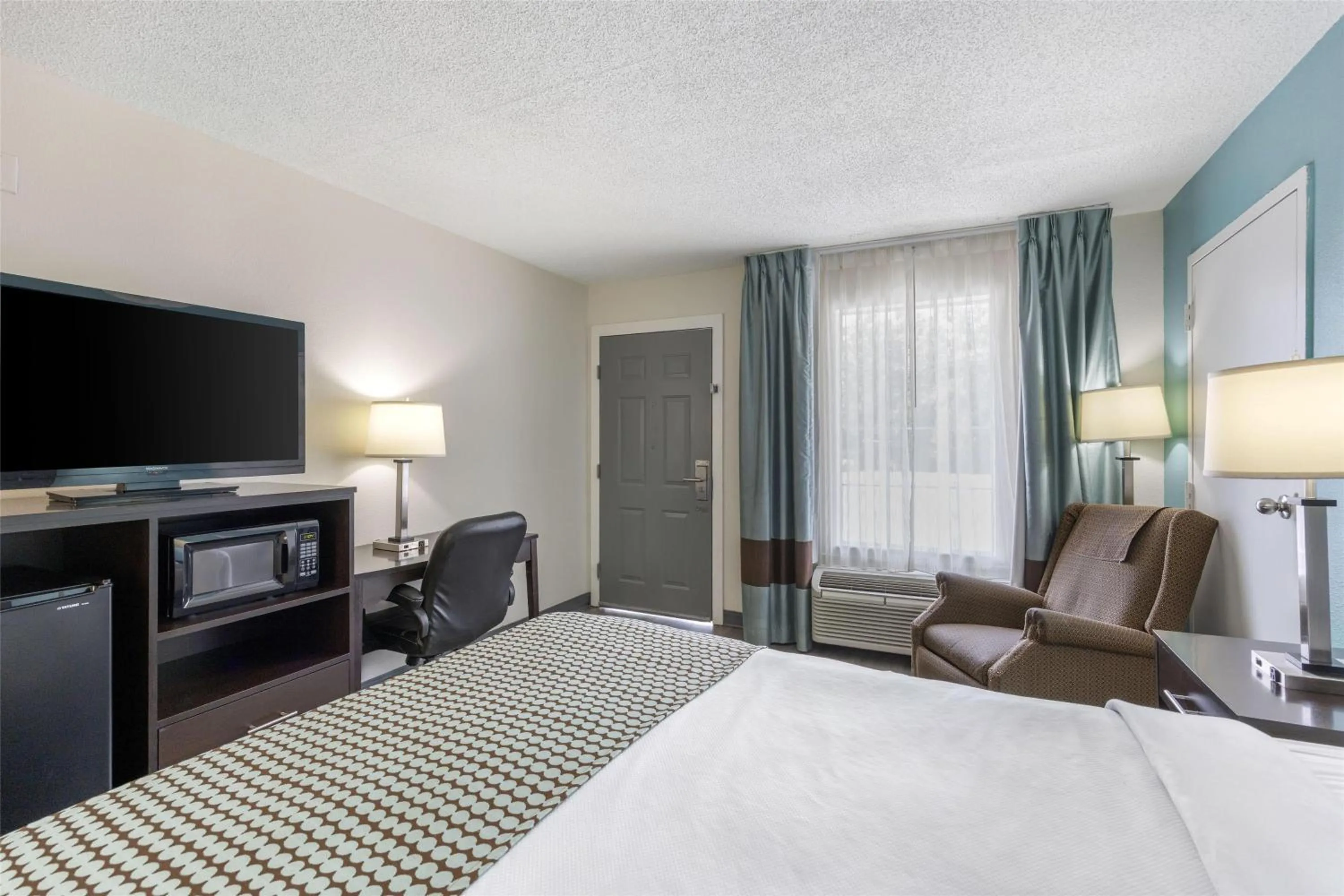 Bedroom, Bed in SureStay Plus Hotel by Best Western Asheboro