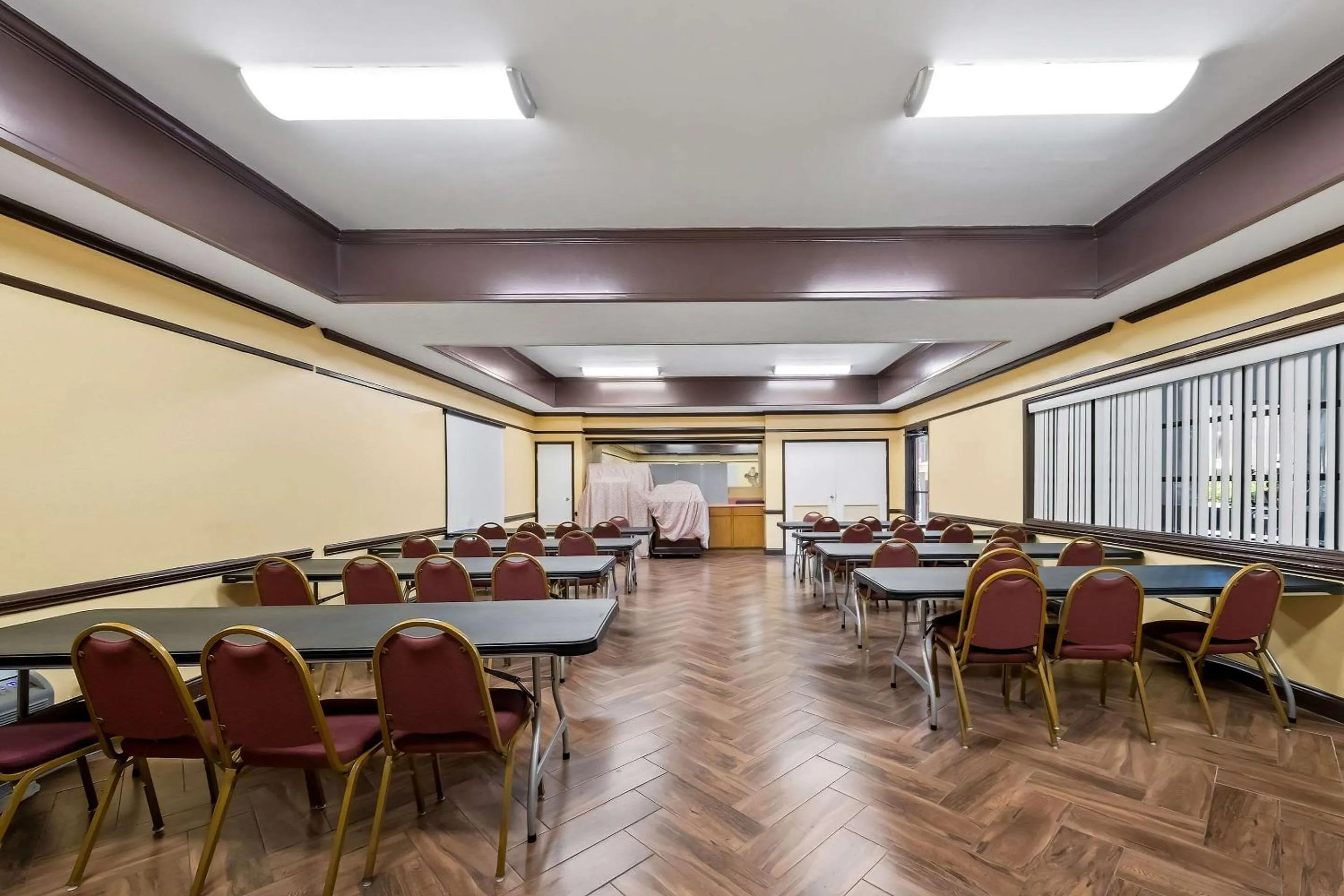 Meeting/conference room in SureStay Plus Hotel by Best Western Fayetteville