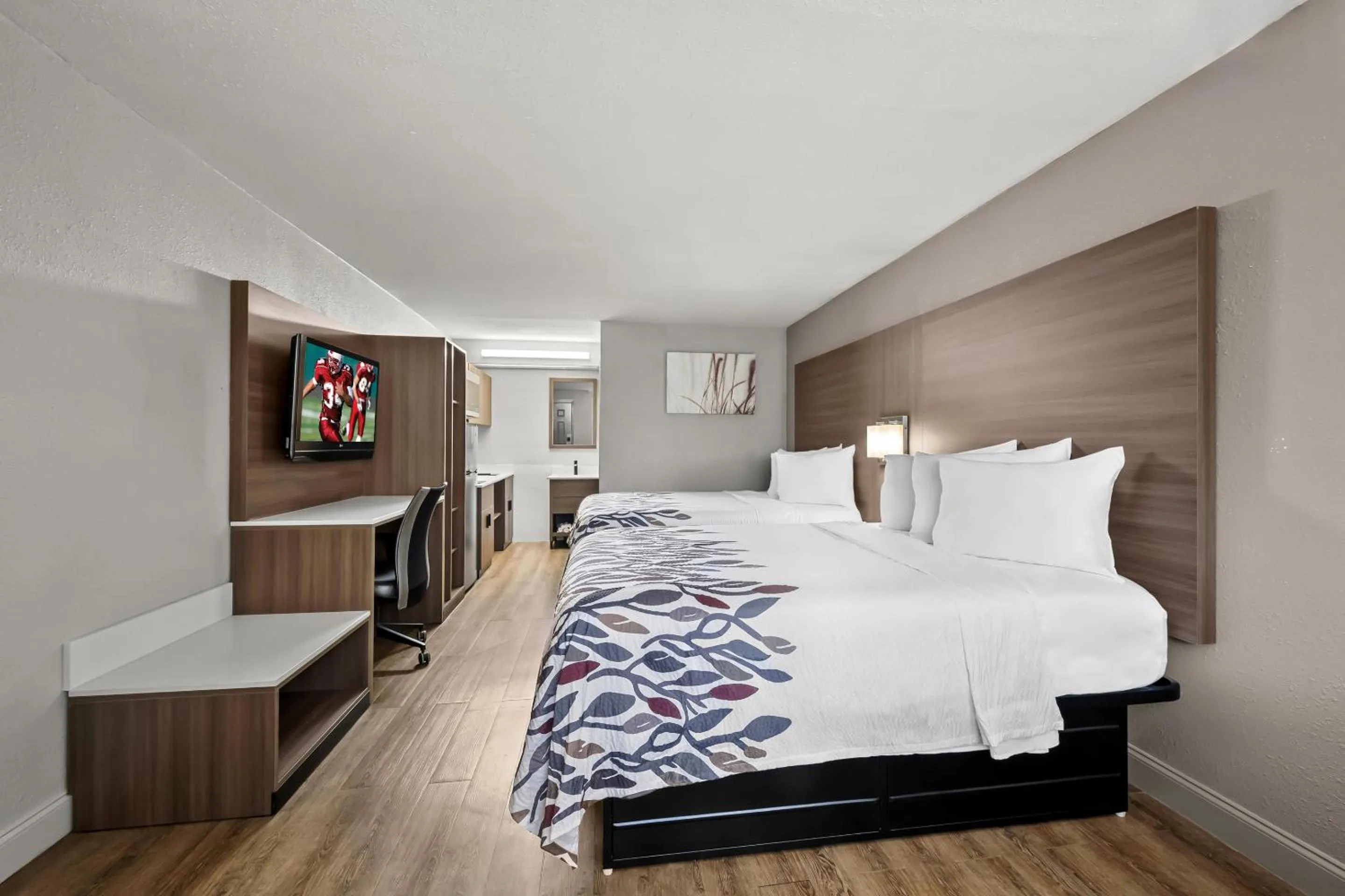 Photo of the whole room, Bed in Red Roof Inn Sanford