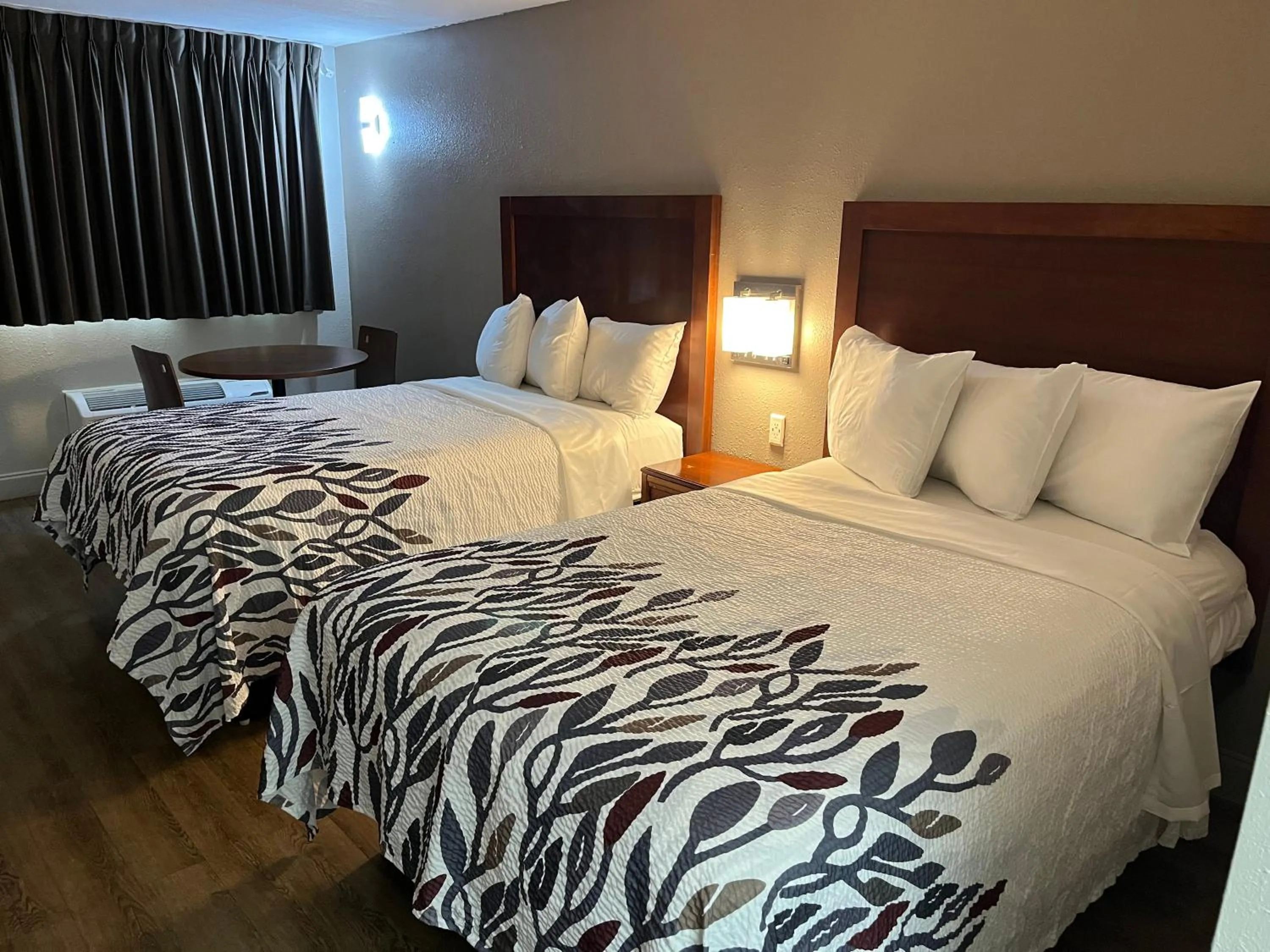 Bedroom, Bed in Econo Lodge Sanford NC