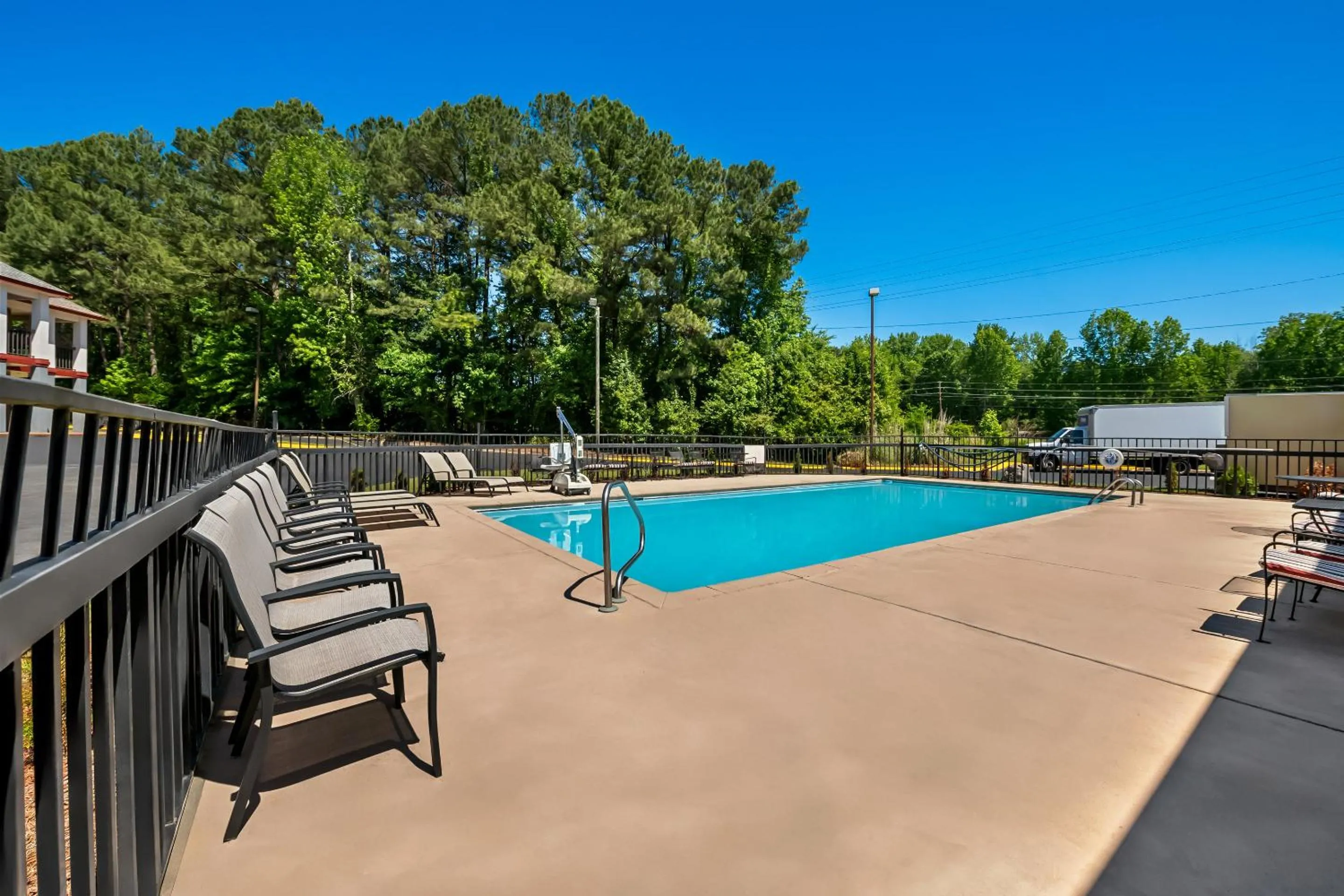 Swimming pool in Red Roof Inn Sanford