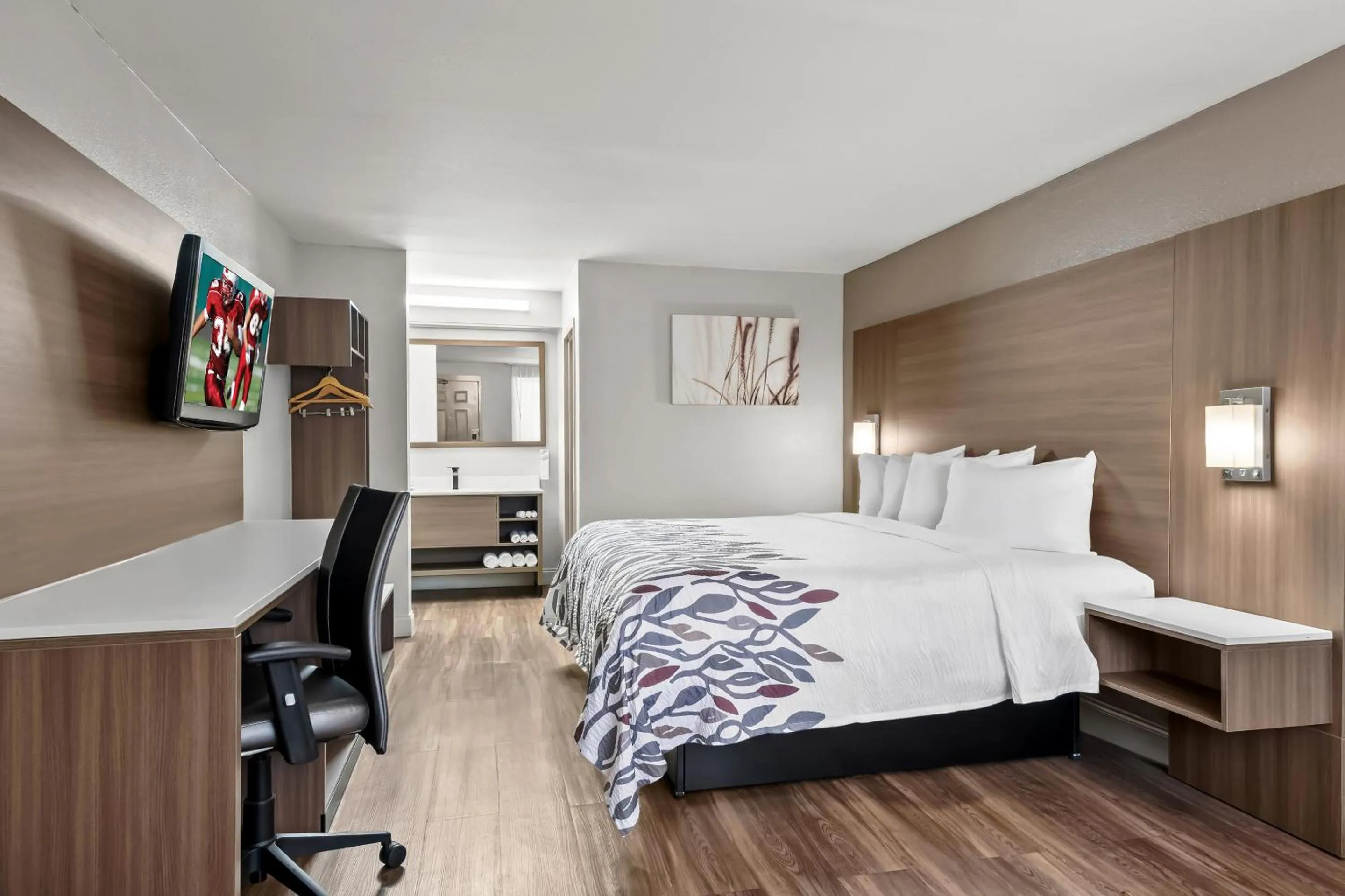 Photo of the whole room, Bed in Red Roof Inn Sanford