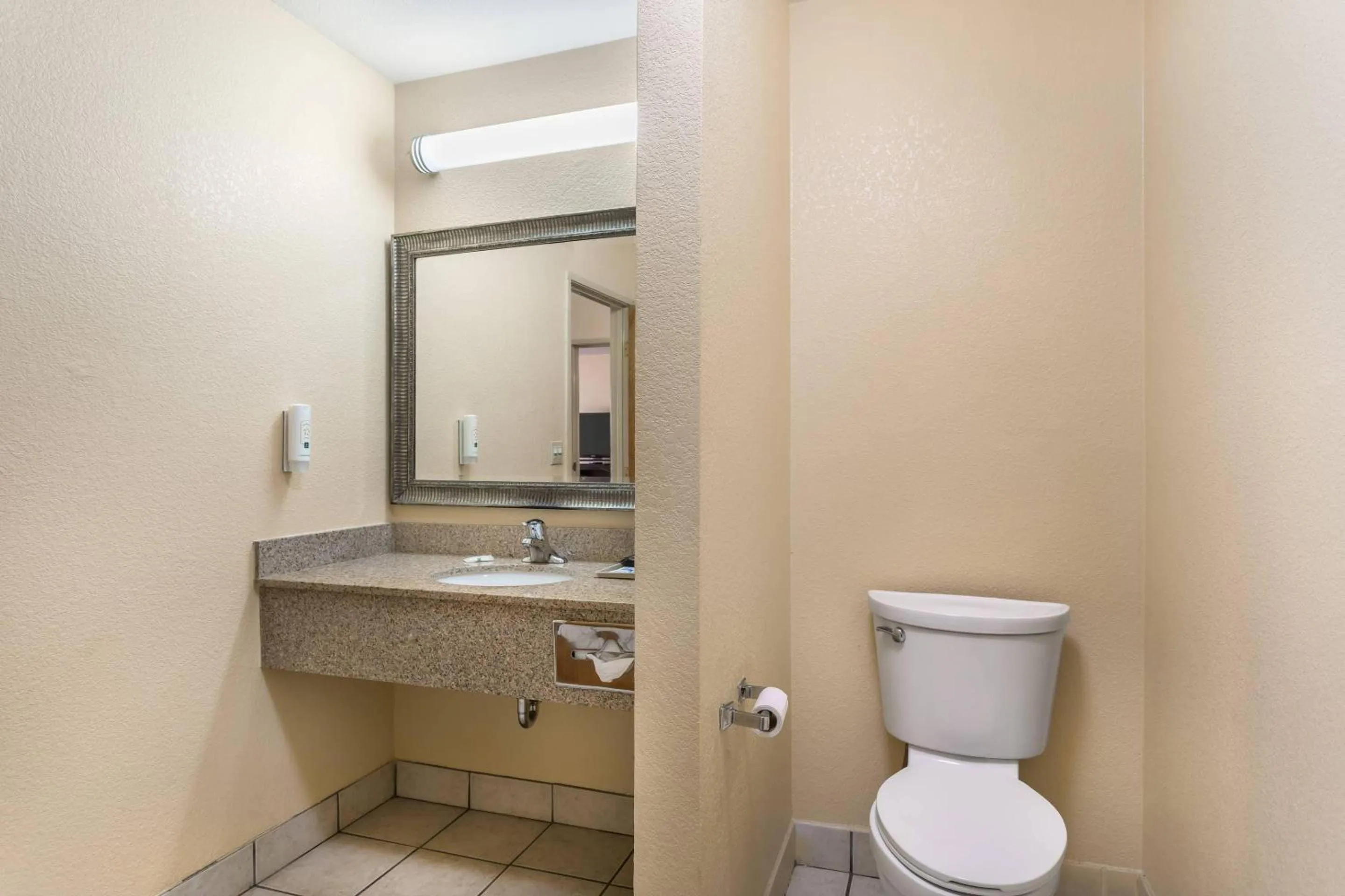 Bedroom in Quality Inn West of Asheville